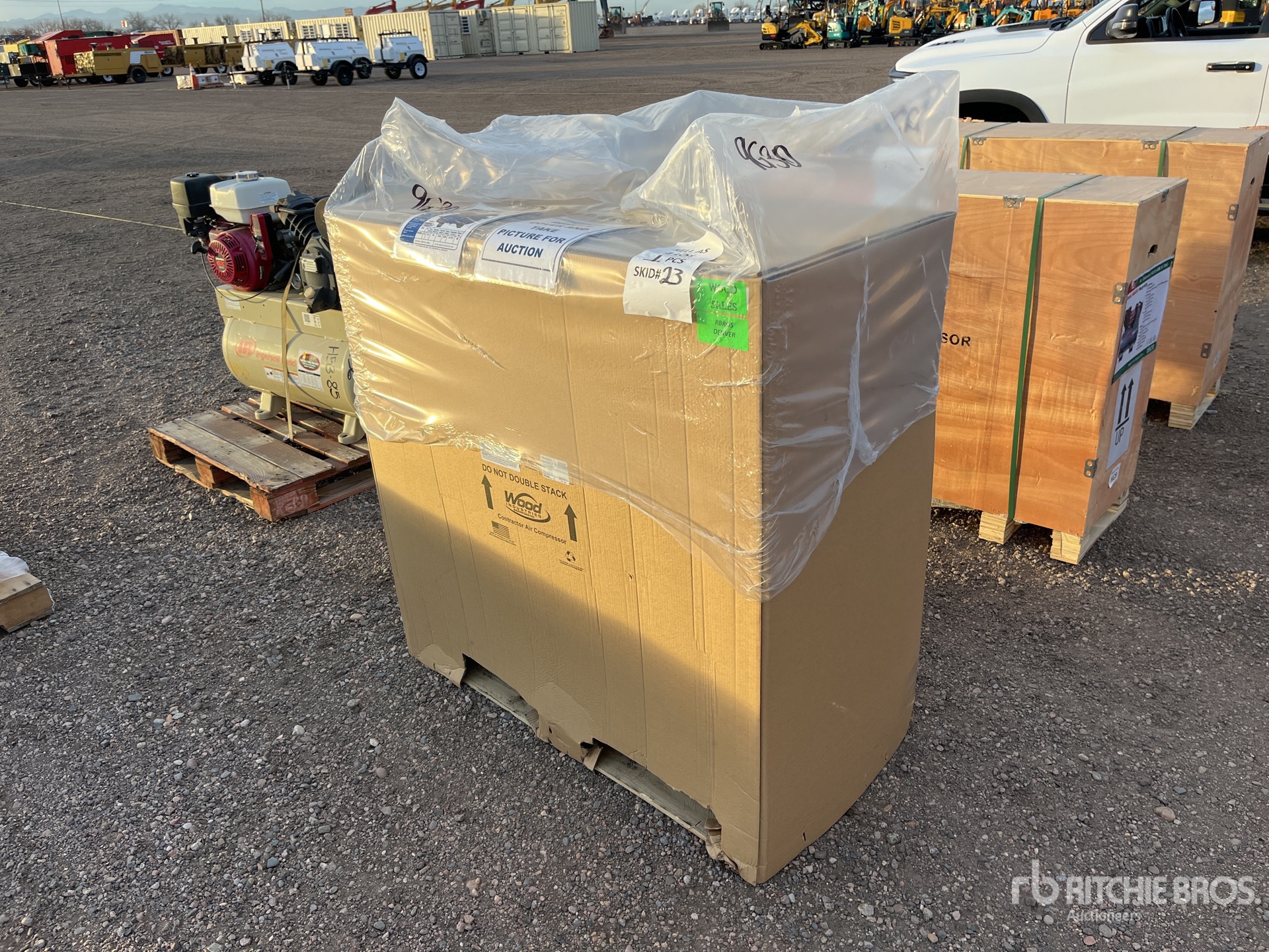 General Appearance with Bild, Ecke vorne links