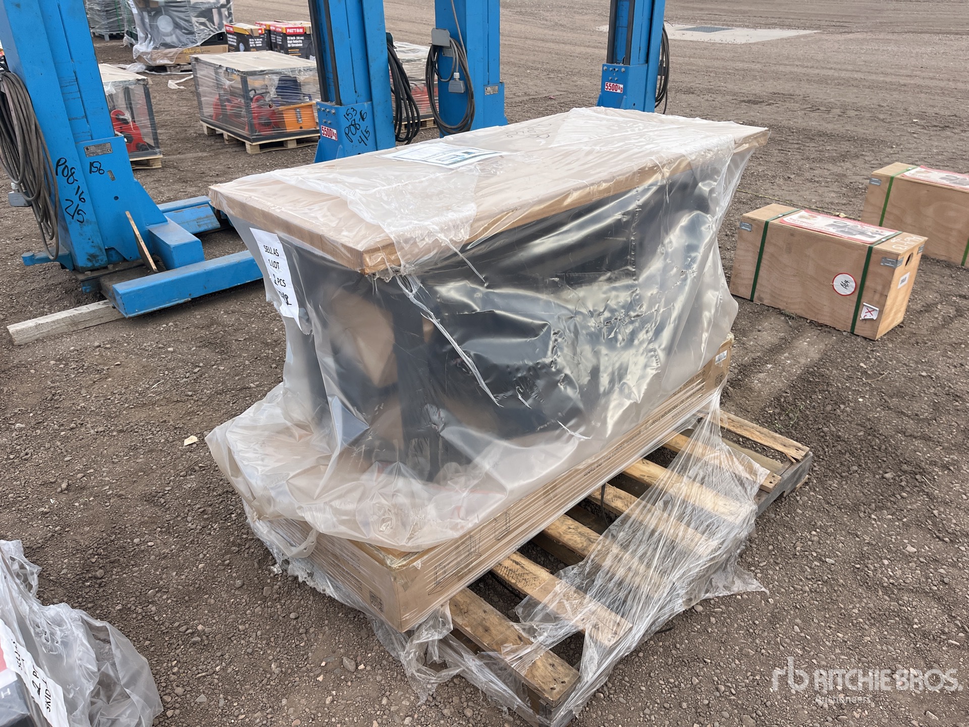 General Appearance with Picture, Left Rear Corner