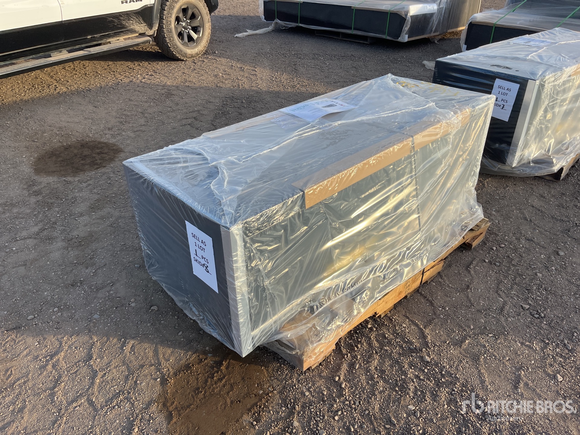 General Appearance with Picture, Left Rear Corner