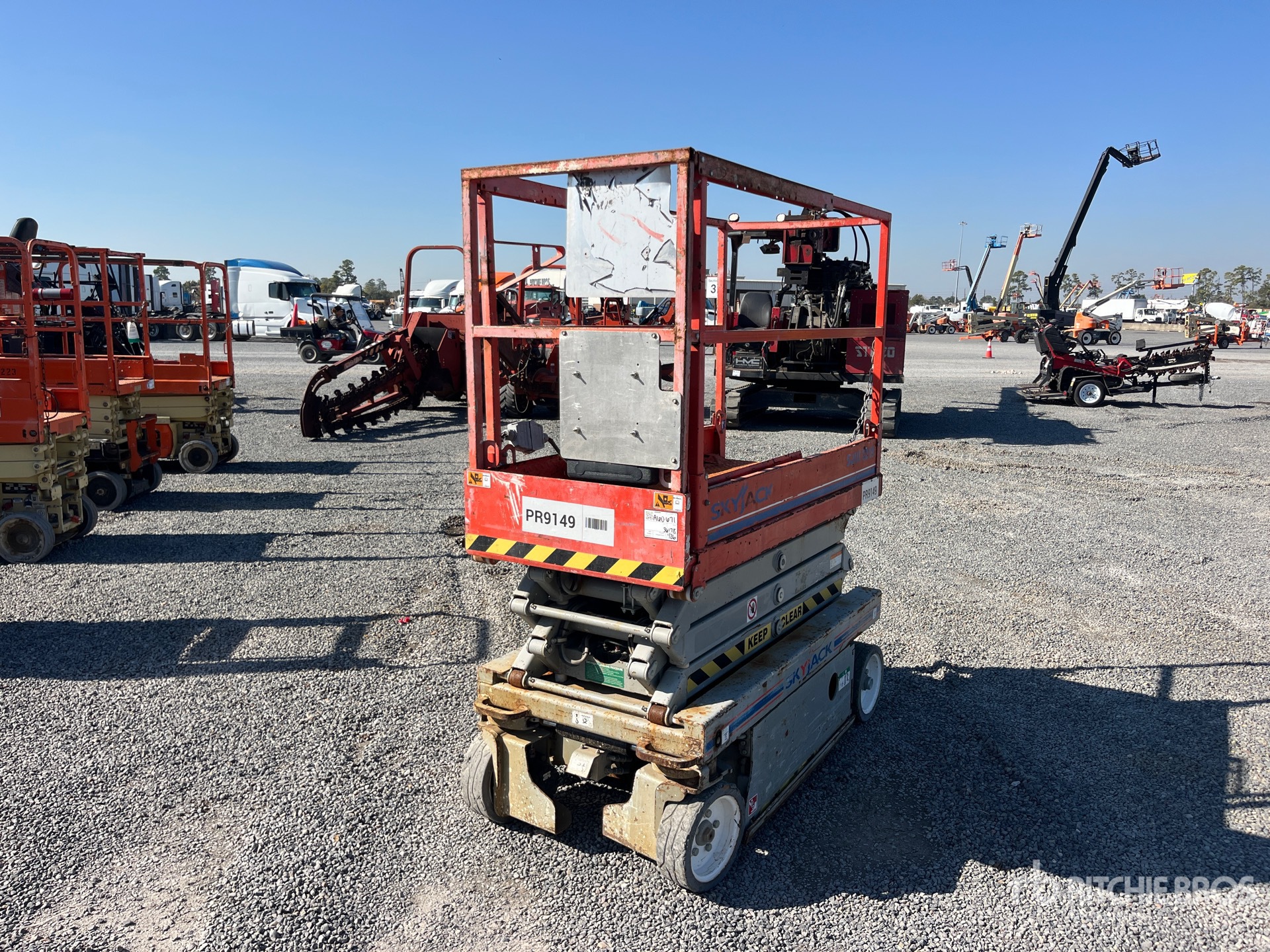 General Appearance with Picture, Left Front Corner