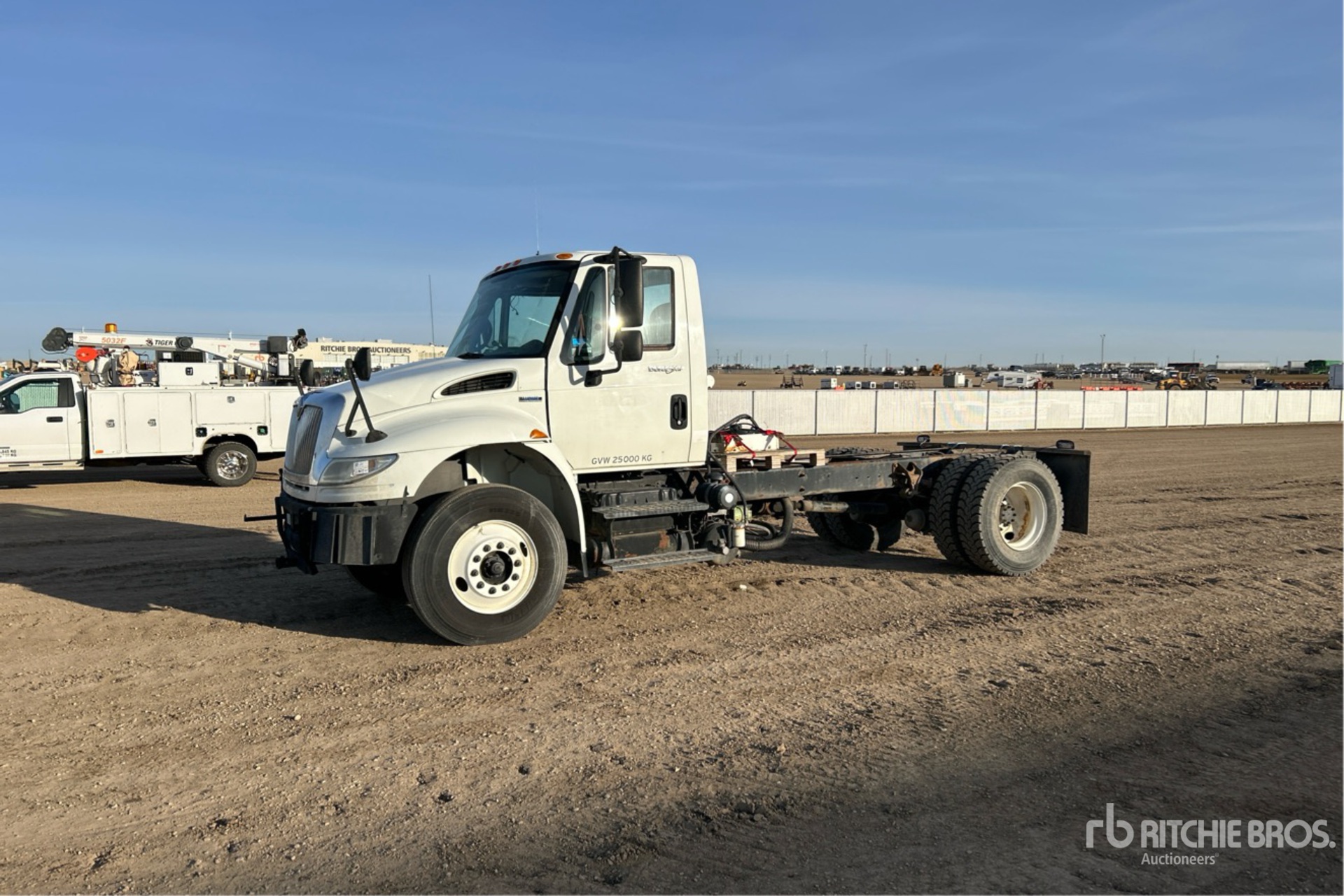 General Appearance with Foto, angolo anteriore sinistro