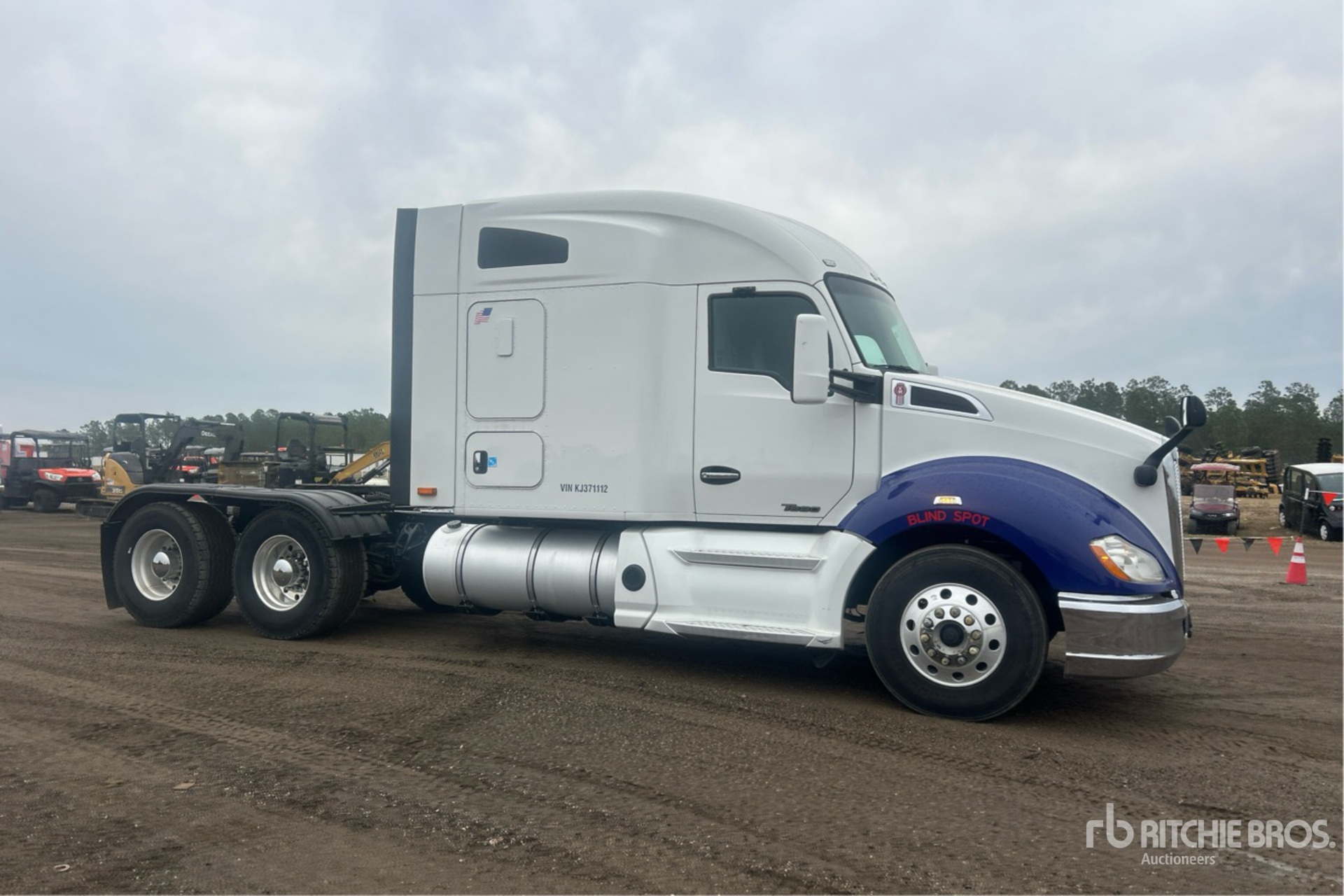 General Appearance with Picture, Right Front Corner