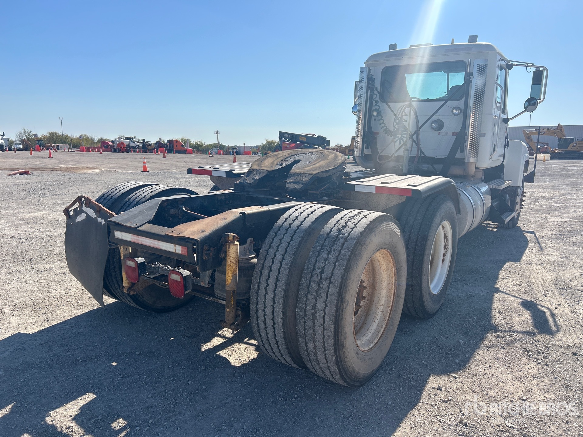 General Appearance with Foto, angolo anteriore sinistro