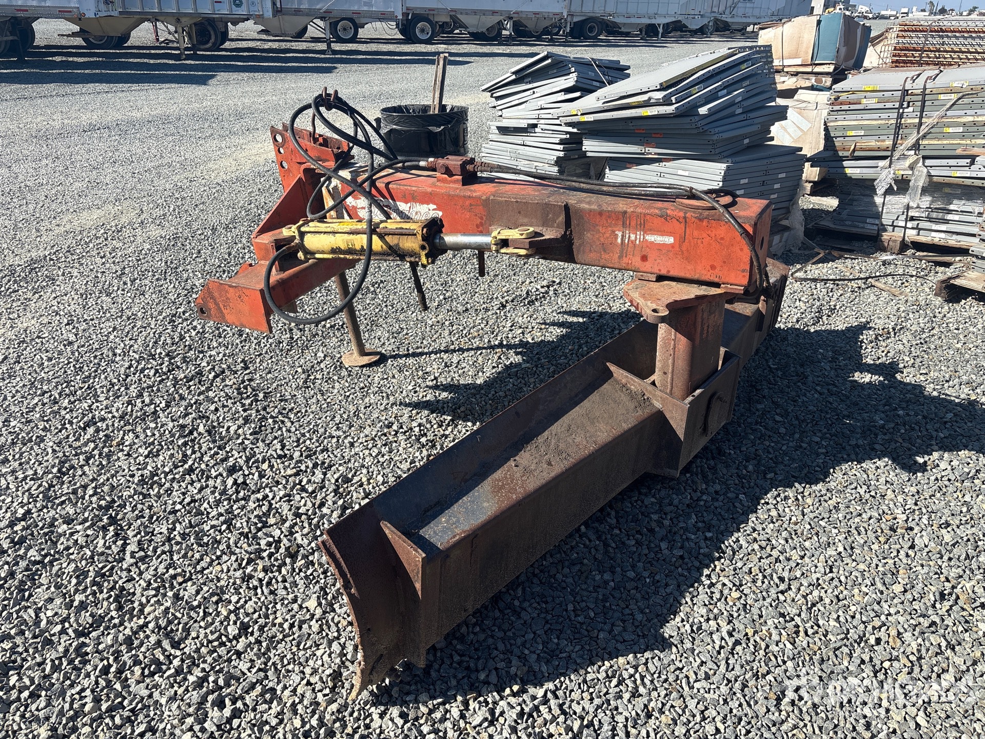 General Appearance with Bild, Ecke hinten links