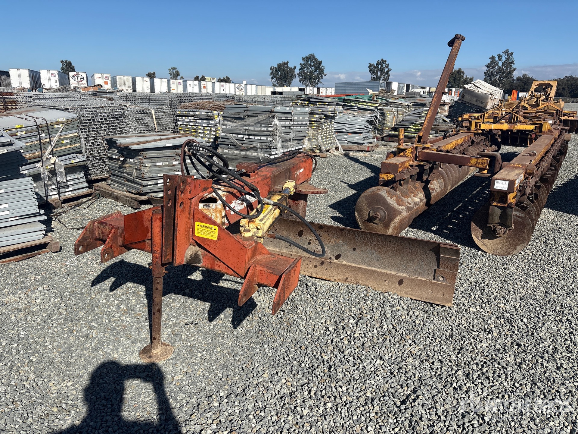 General Appearance with Bild, Ecke vorne links