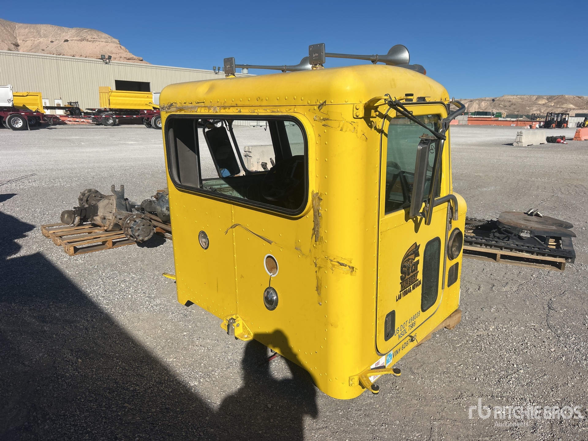 Aspect général with Image, coin arrière droit