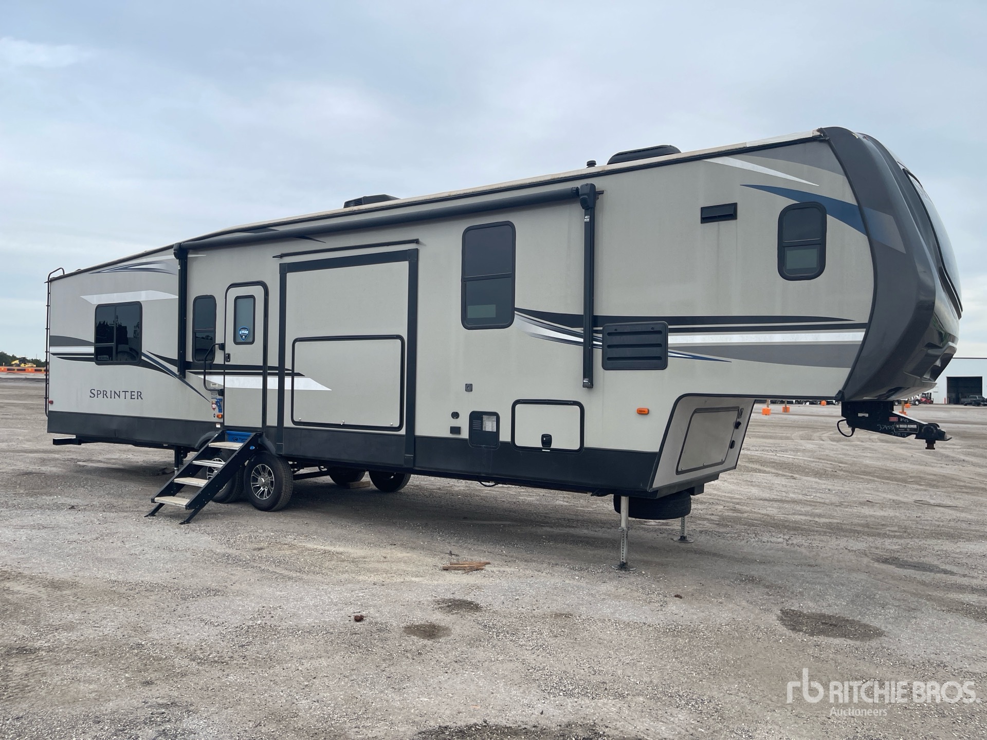 General Appearance with Picture, Right Front Corner