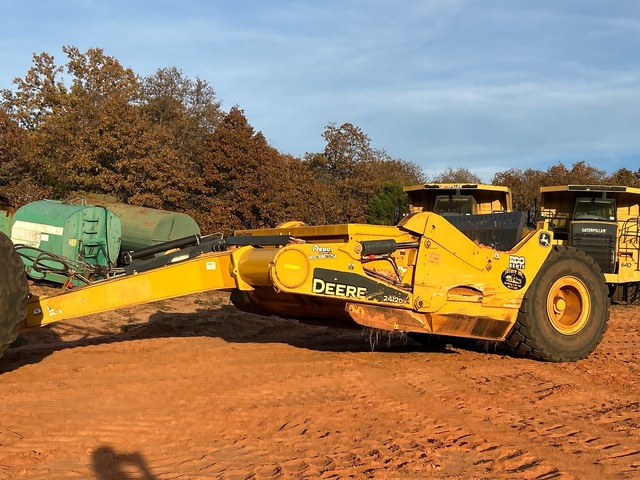 2018 John Deere 2412E 2 Tire Ejector Pull Scraper