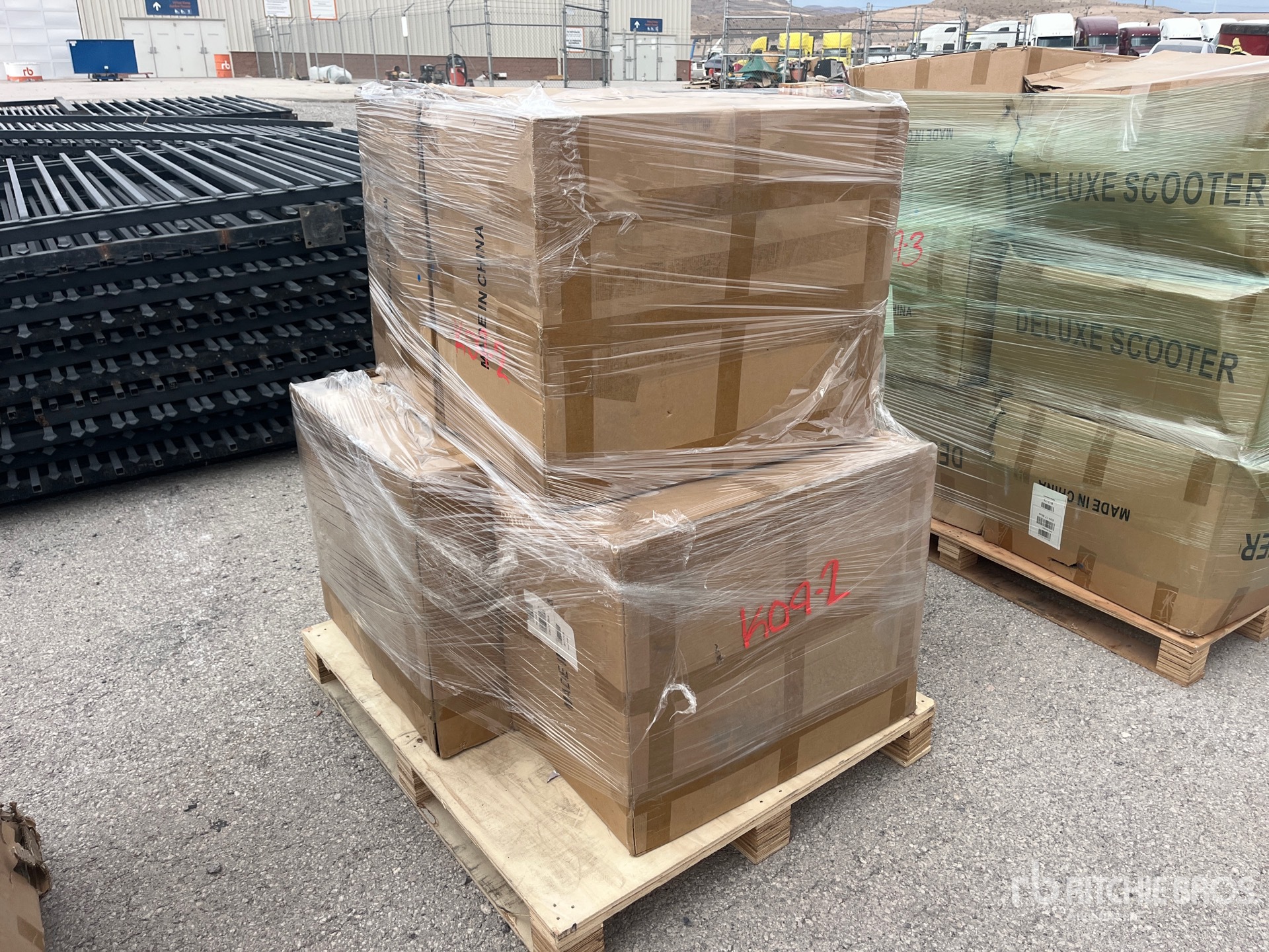 General Appearance with Bild, Ecke vorne links