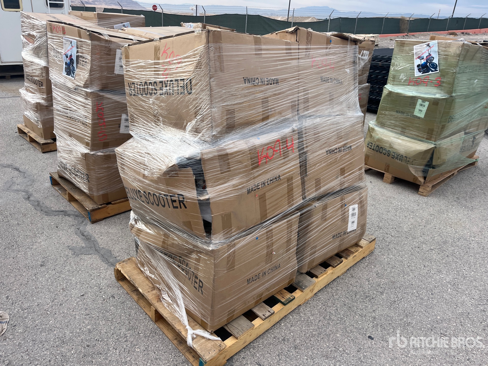 General Appearance with Bild, Ecke vorne links