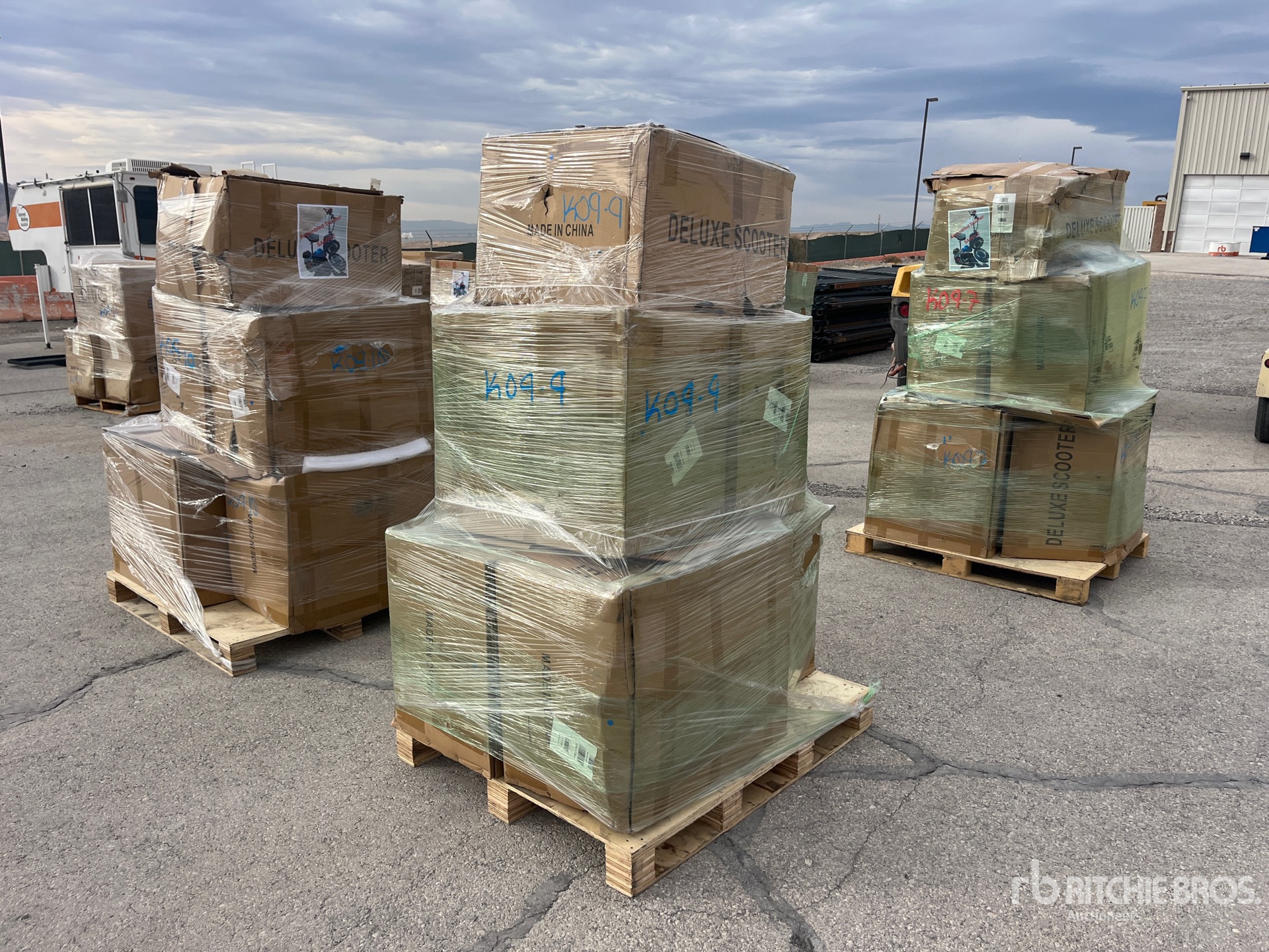 General Appearance with Bild, Ecke vorne links