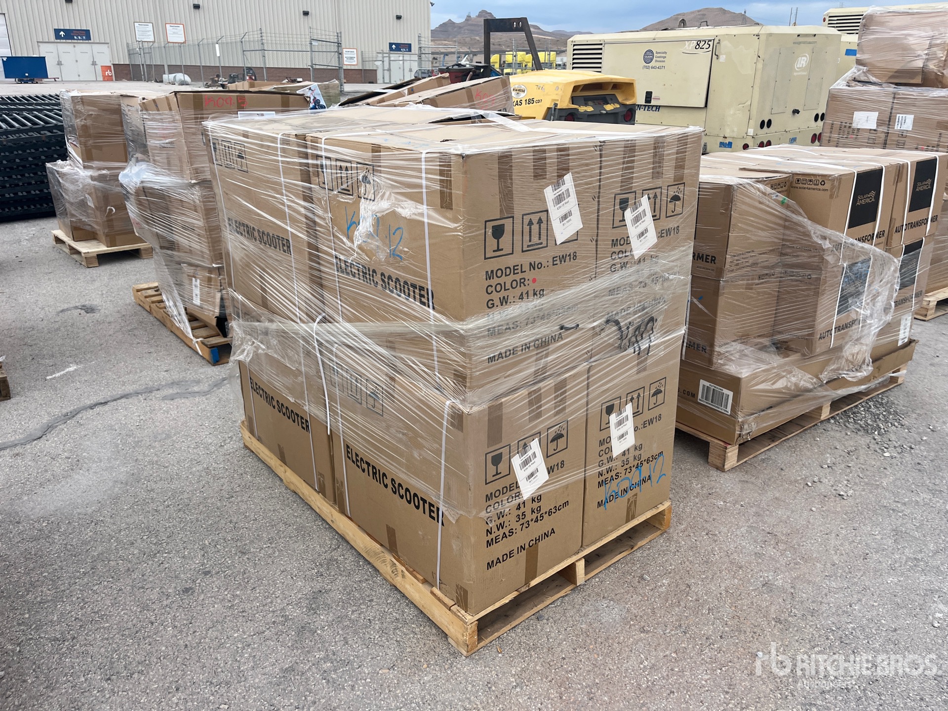 General Appearance with Bild, Ecke vorne links