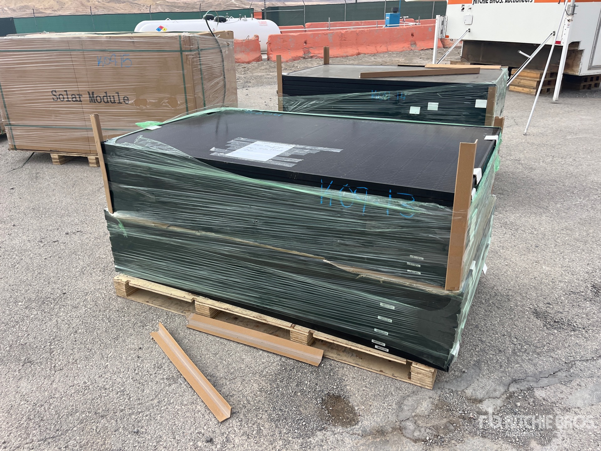 General Appearance with Bild, Ecke vorne links