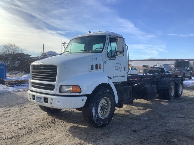 1999 Sterling LT9500 6x4 Roll-Off Truck 1999 Sterling LT9500 6x4 Roll-Off Truck