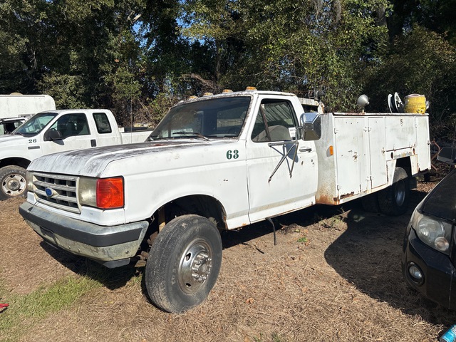 1989 Ford F-450 4x2 Utility Truck