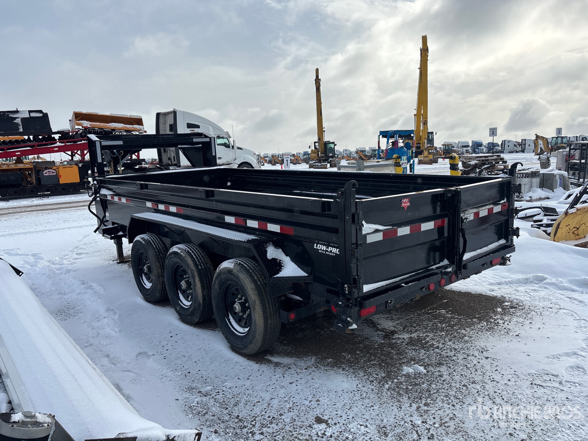 General Appearance with Foto, angolo posteriore sinistro