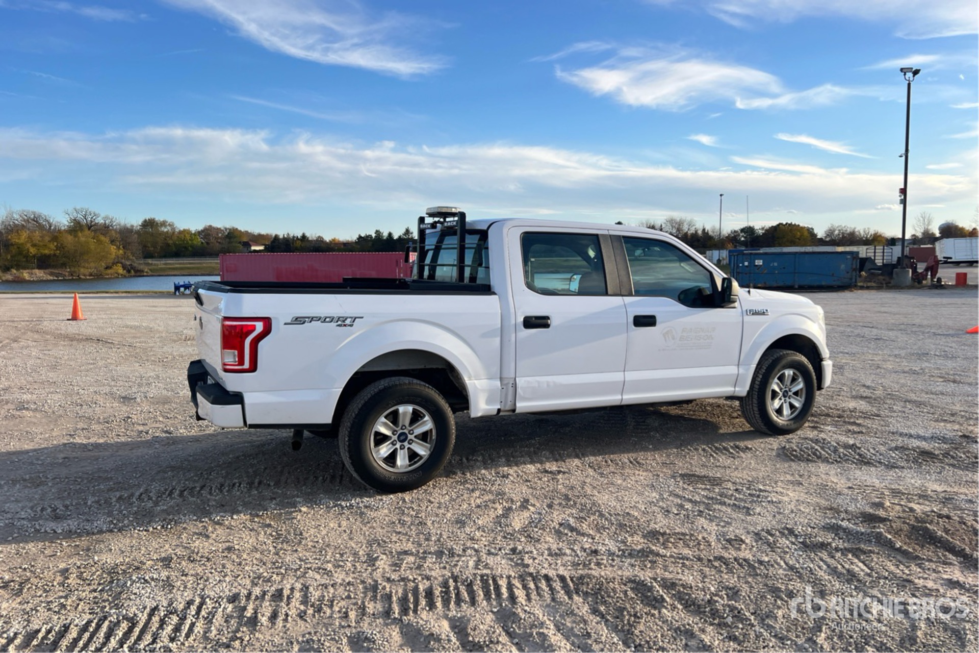 Aspect général with Image, coin arrière droit