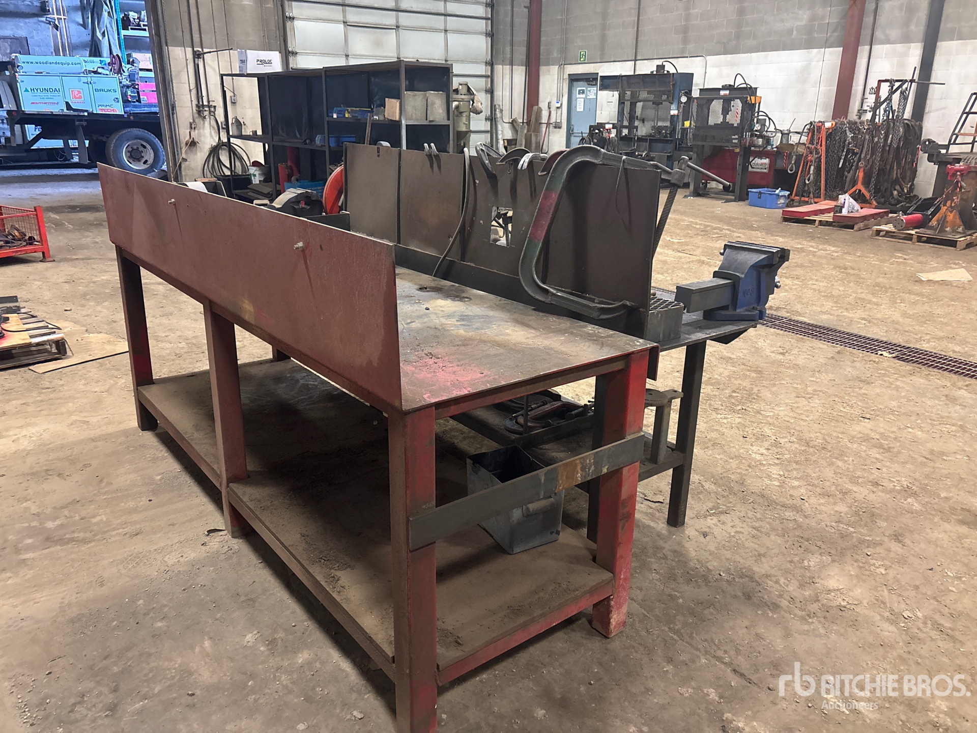 General Appearance with Bild, Ecke hinten rechts