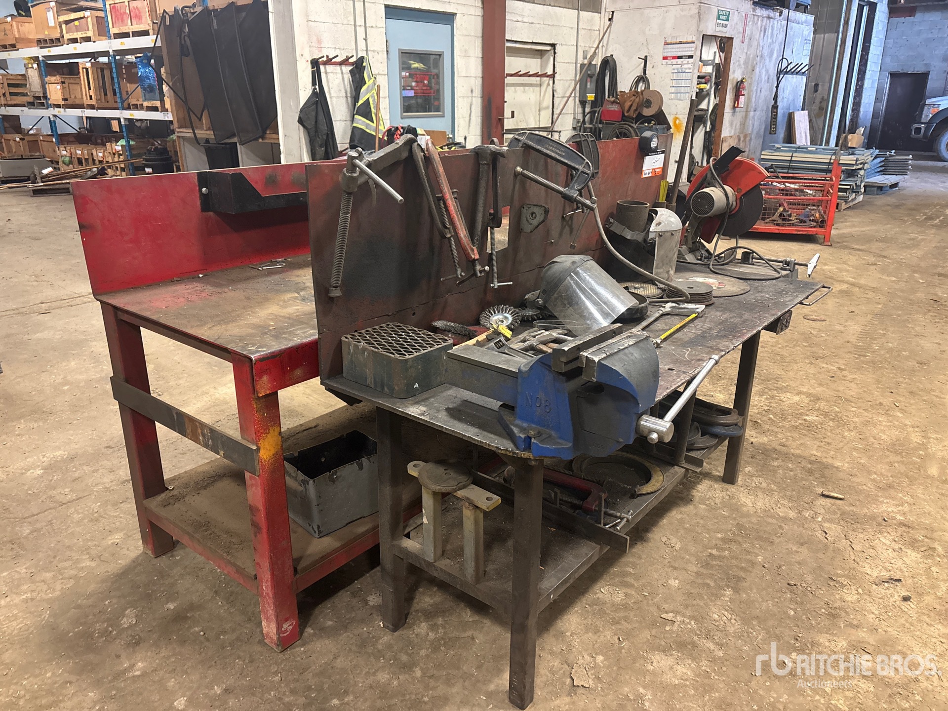 General Appearance with Bild, Ecke vorne rechts