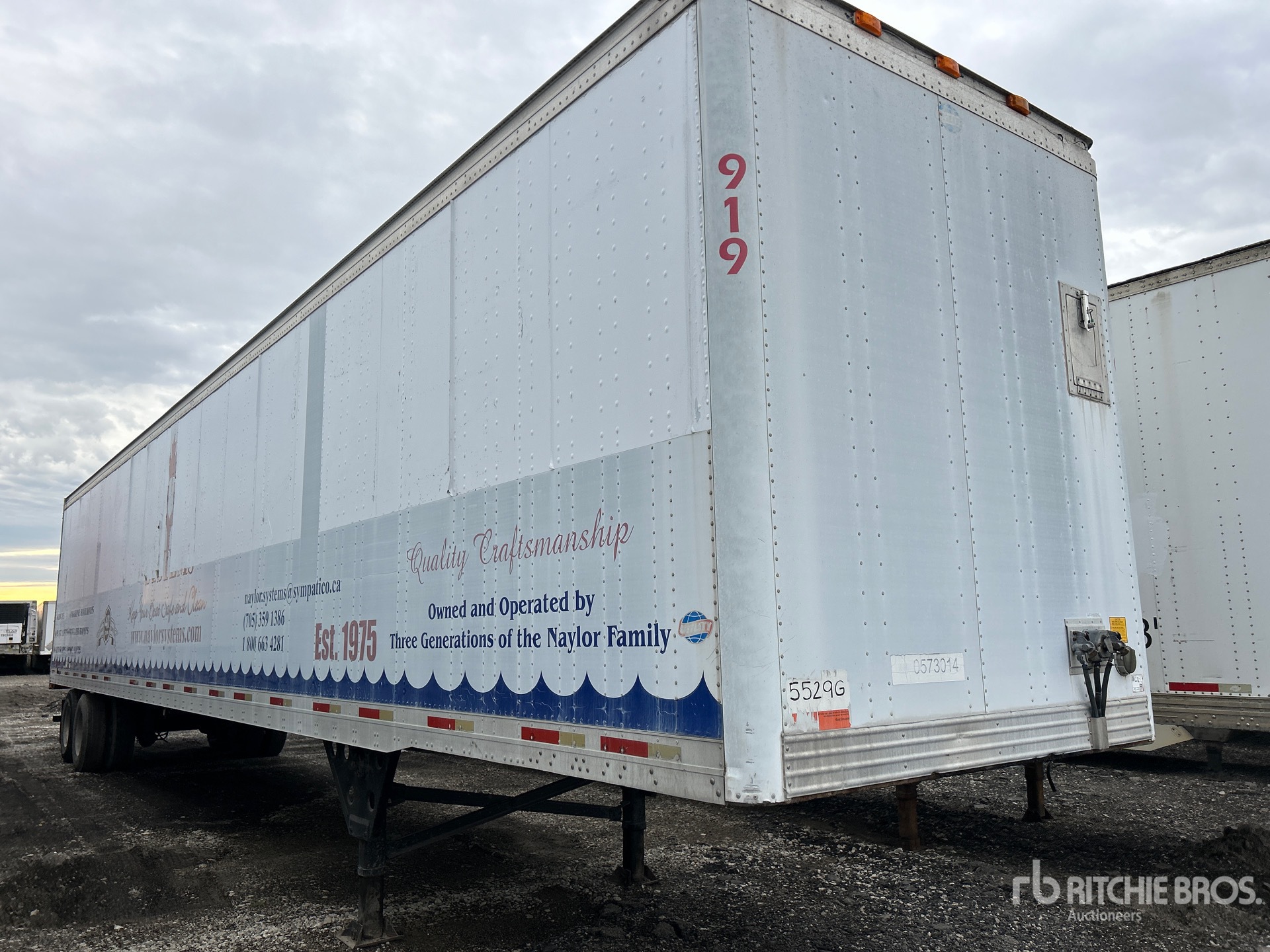 General Appearance with Bild, Ecke vorne rechts