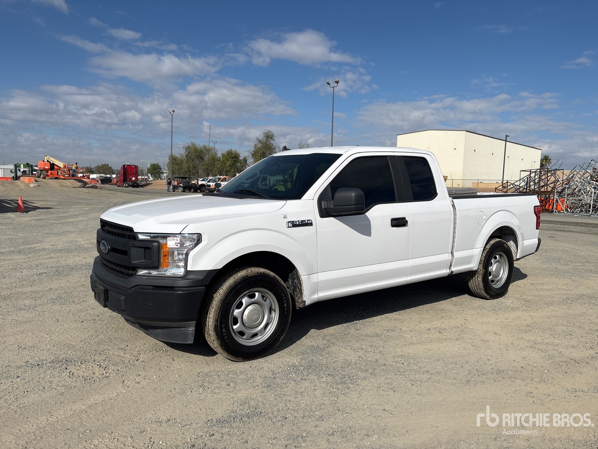 General Appearance with Foto, angolo anteriore sinistro