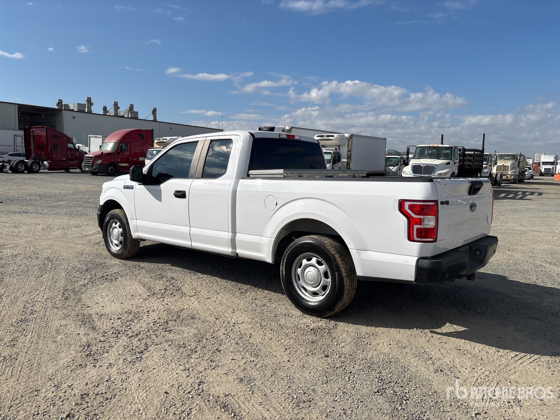 General Appearance with Foto, angolo posteriore sinistro