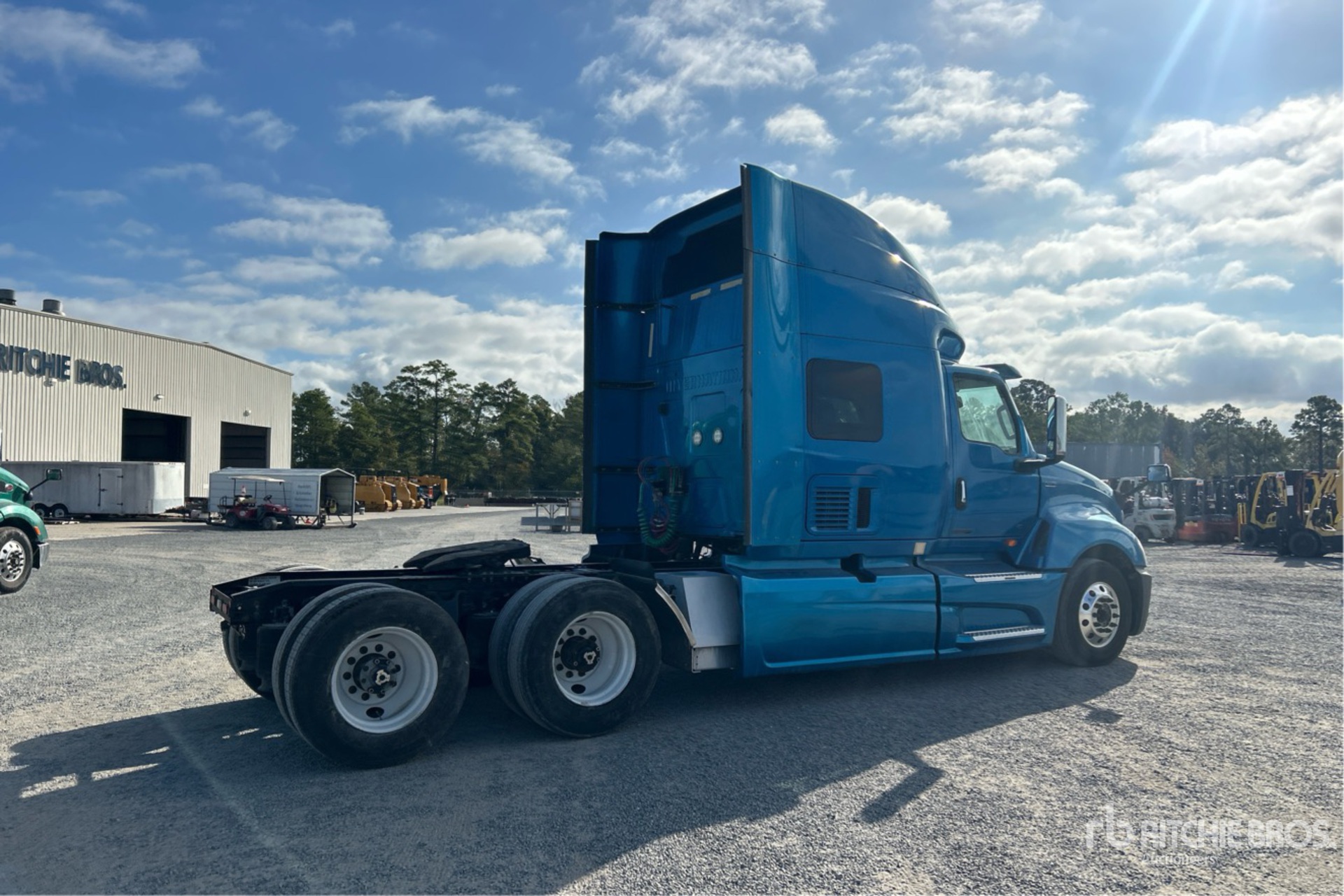 General Appearance with Bild, Ecke hinten rechts