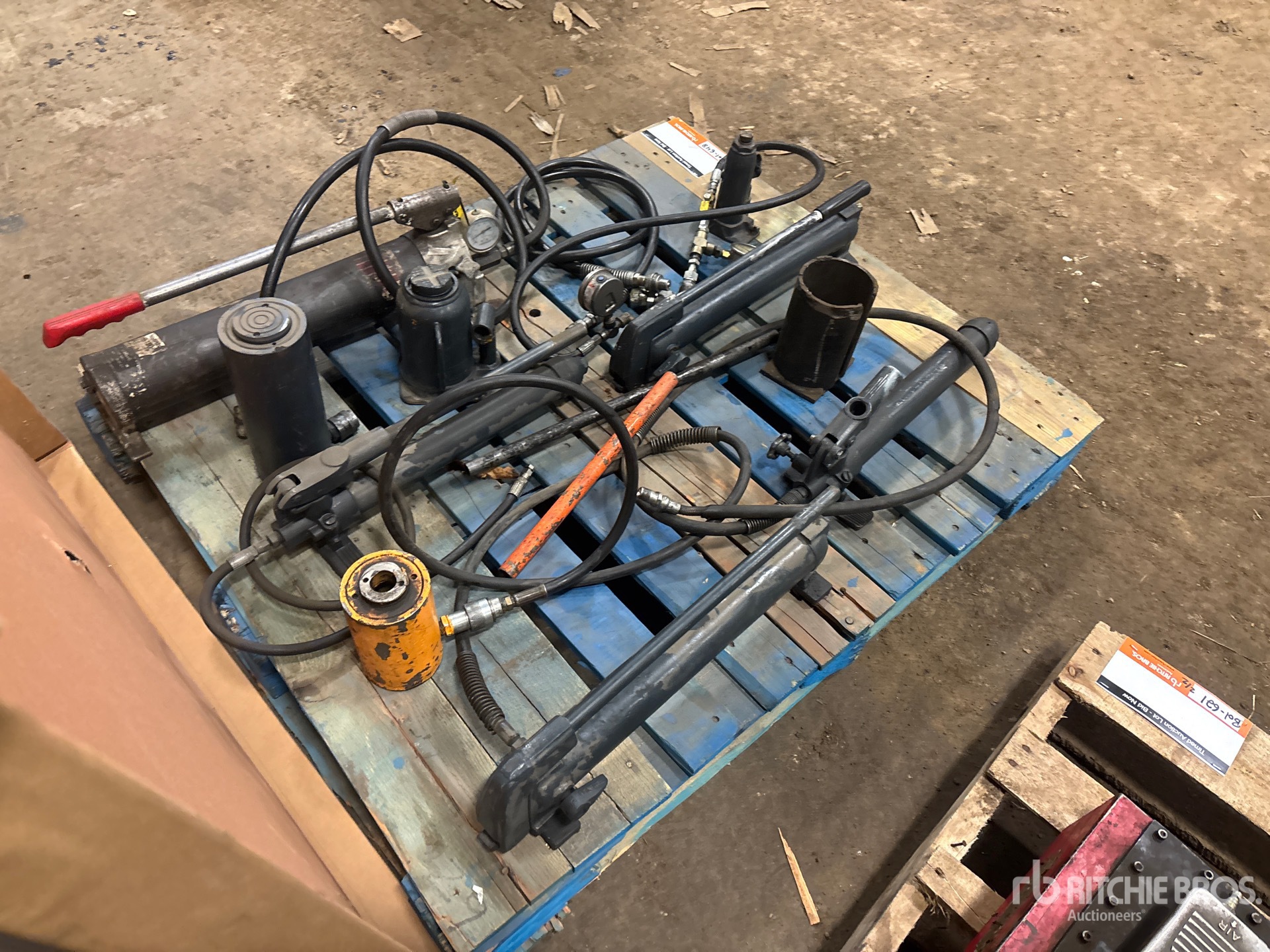 General Appearance with Bild, Ecke hinten rechts