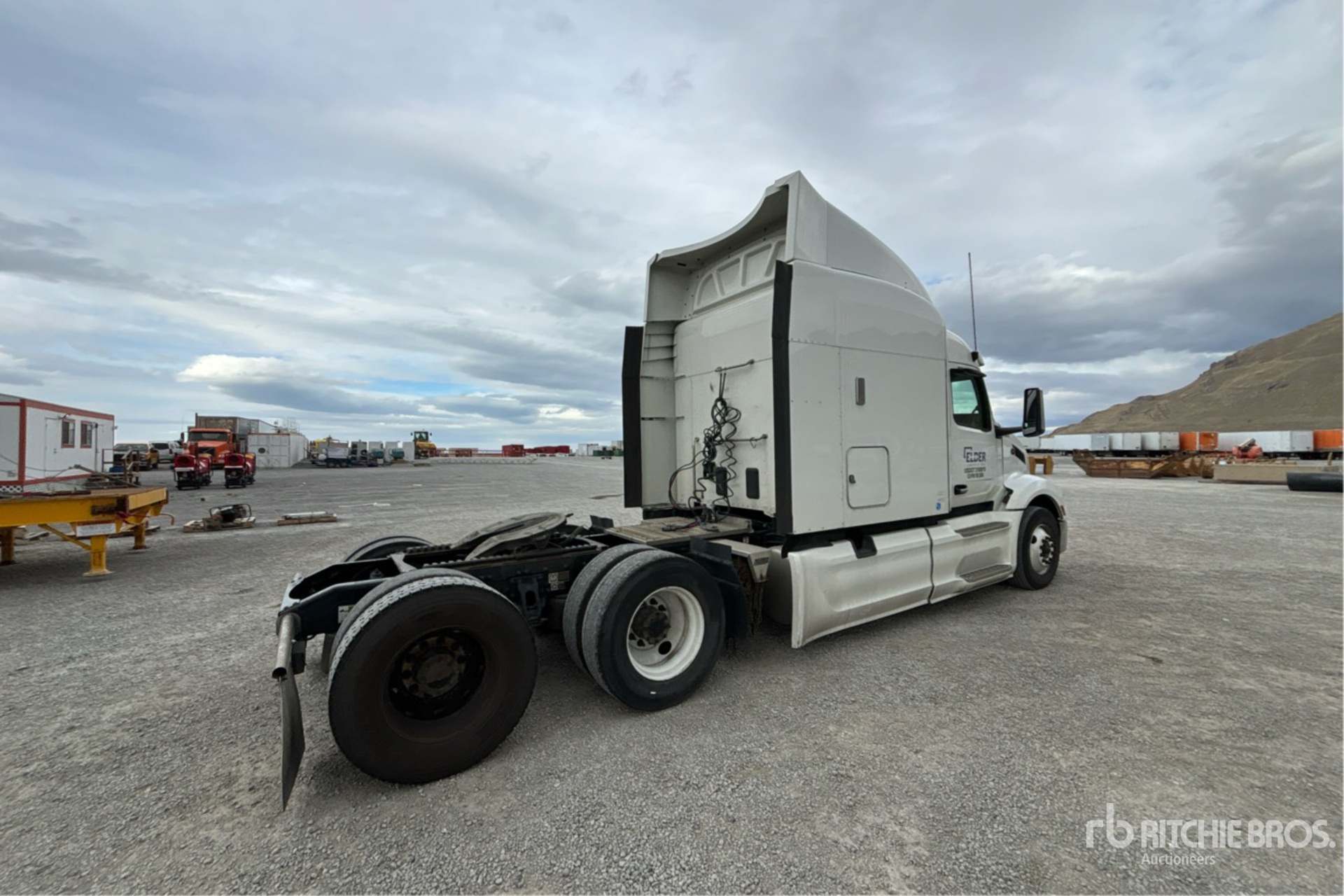 General Appearance with Imagen: esquina trasera derecha