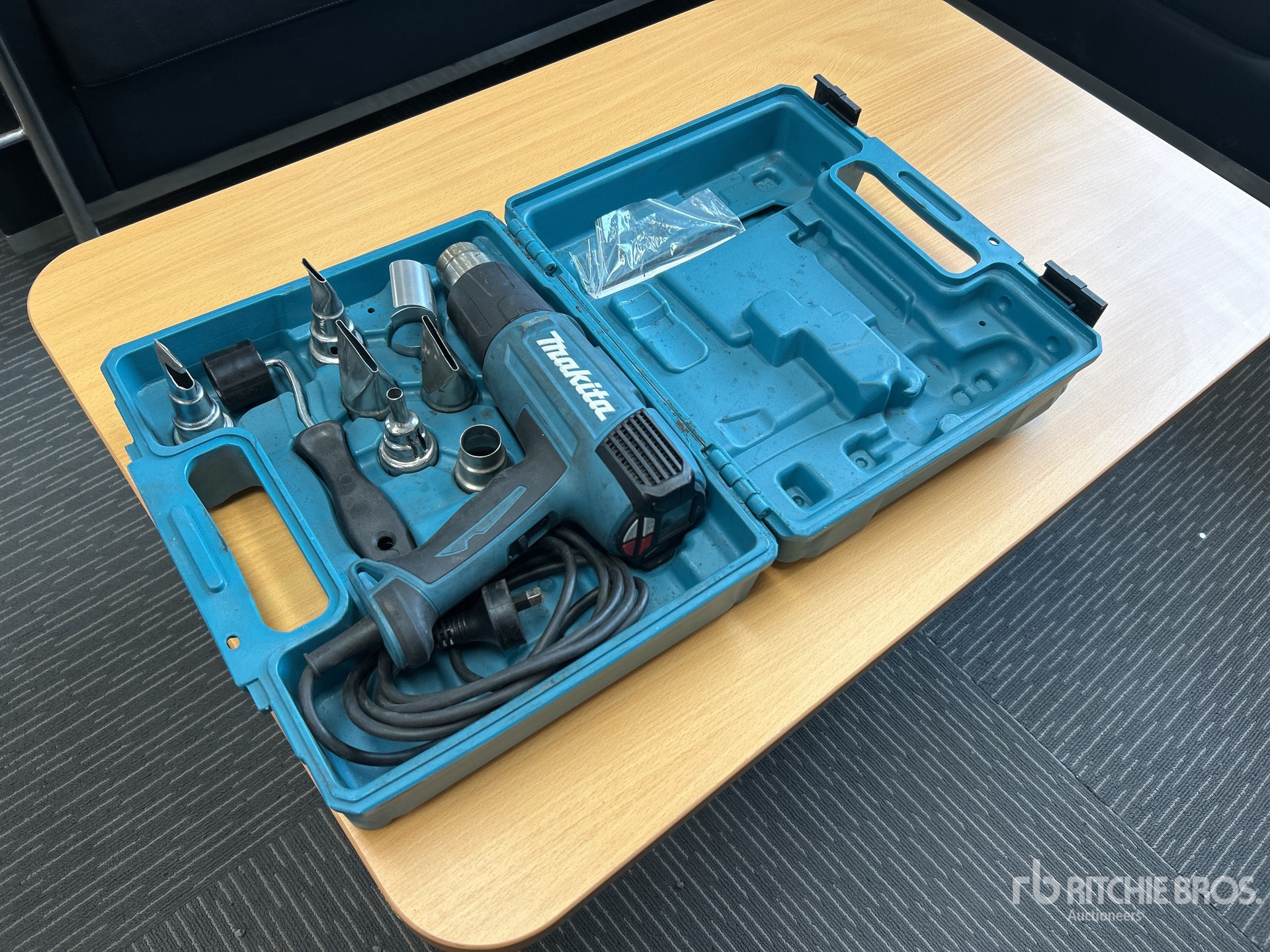 General Appearance with Image, coin avant gauche