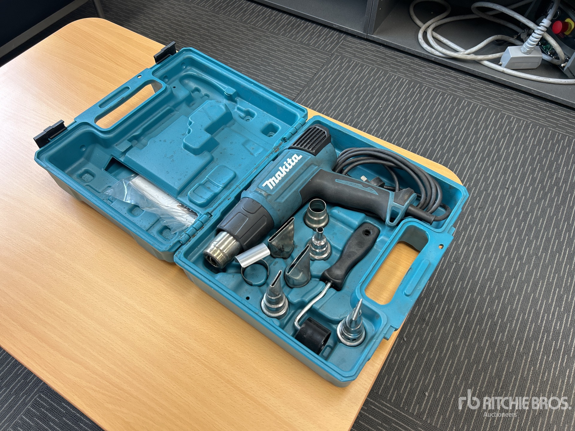 General Appearance with Image, coin avant droit