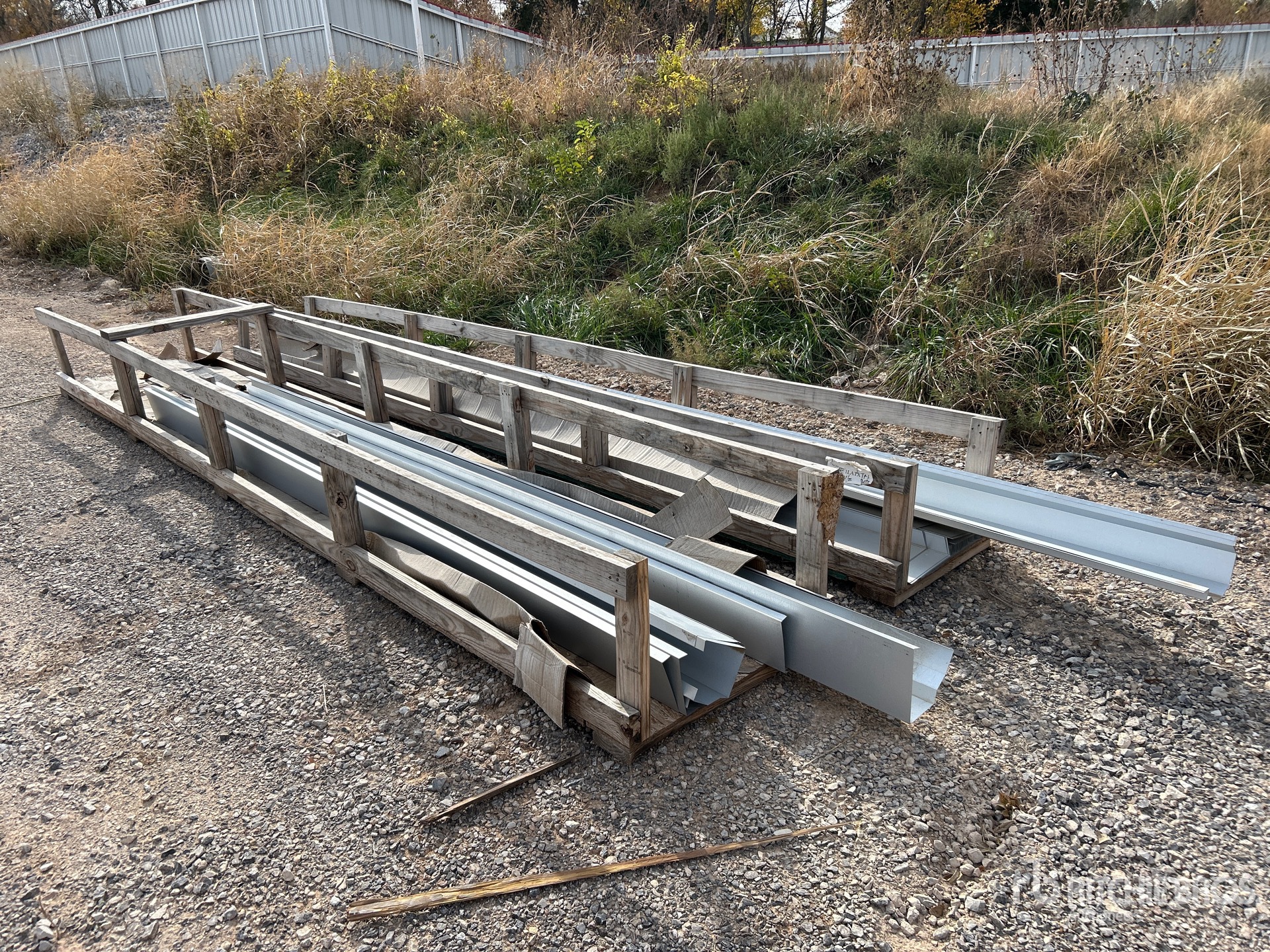 General Appearance with Bild, Ecke vorne links