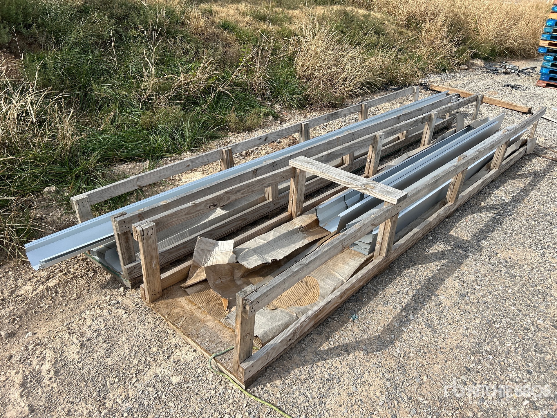 General Appearance with Bild, Ecke vorne rechts