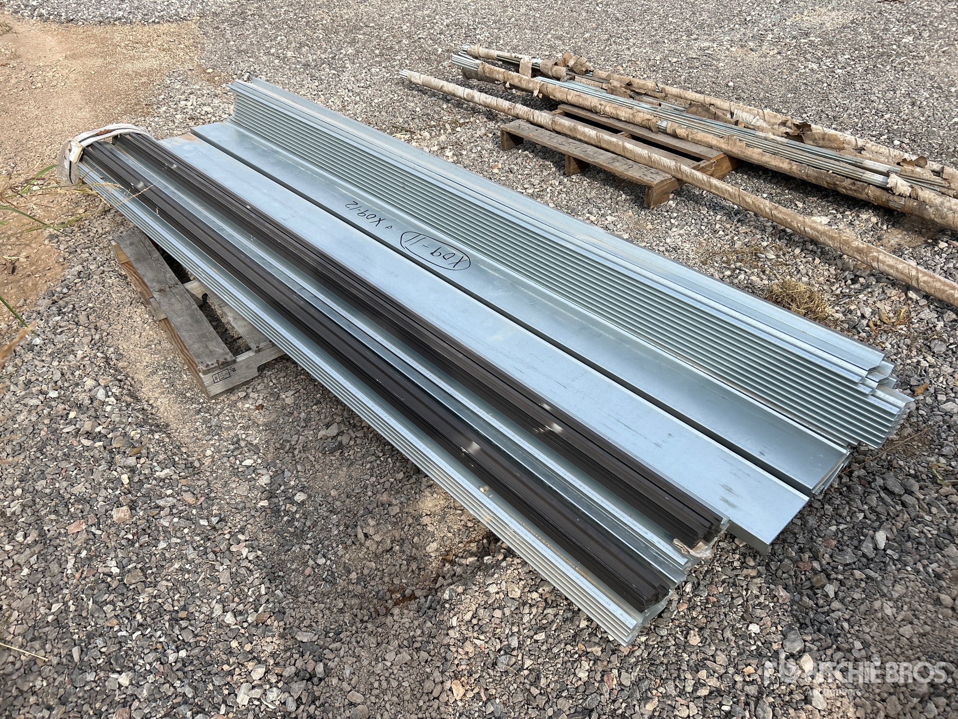 General Appearance with Foto, angolo anteriore sinistro