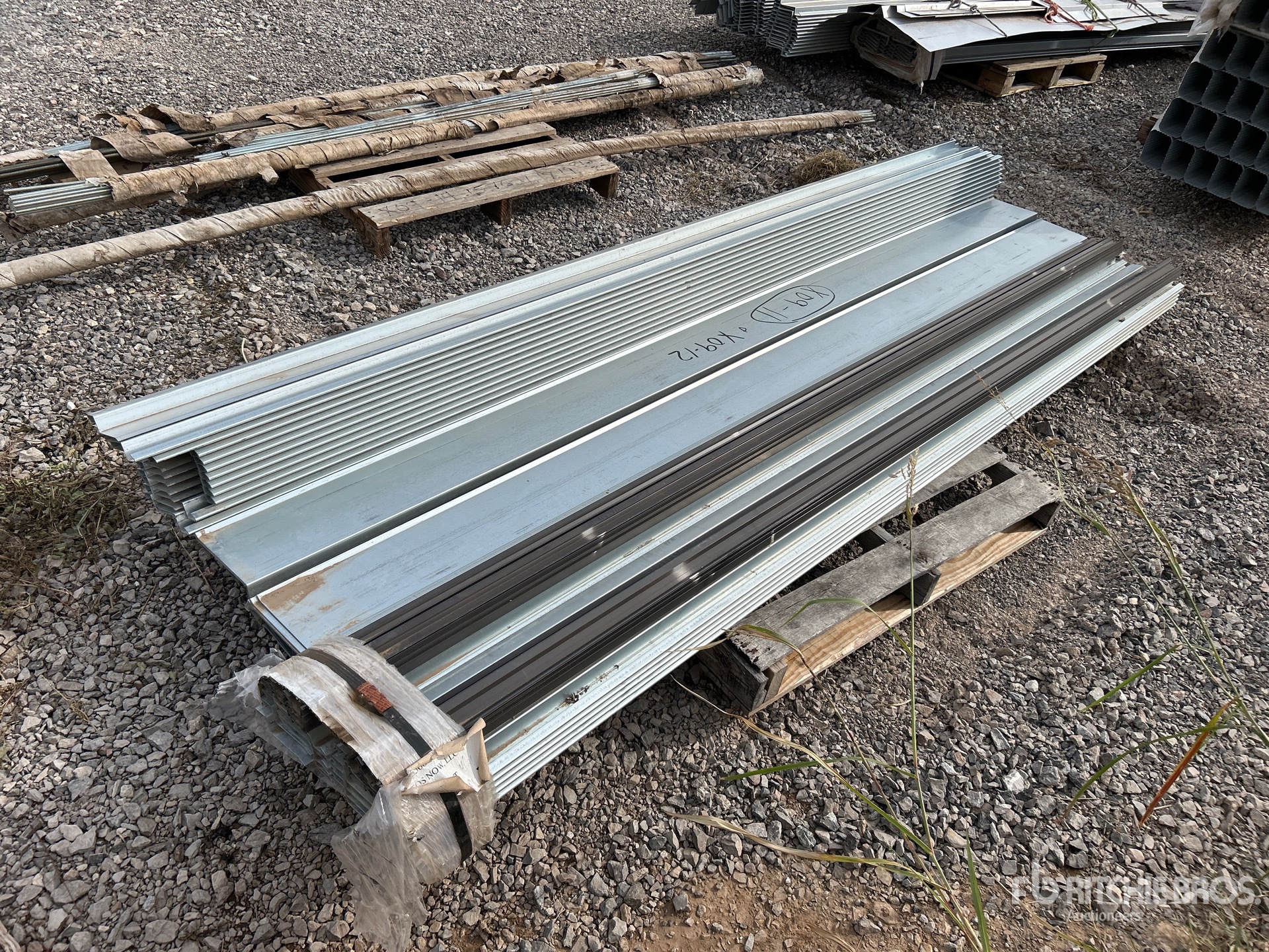 General Appearance with Foto, angolo posteriore sinistro