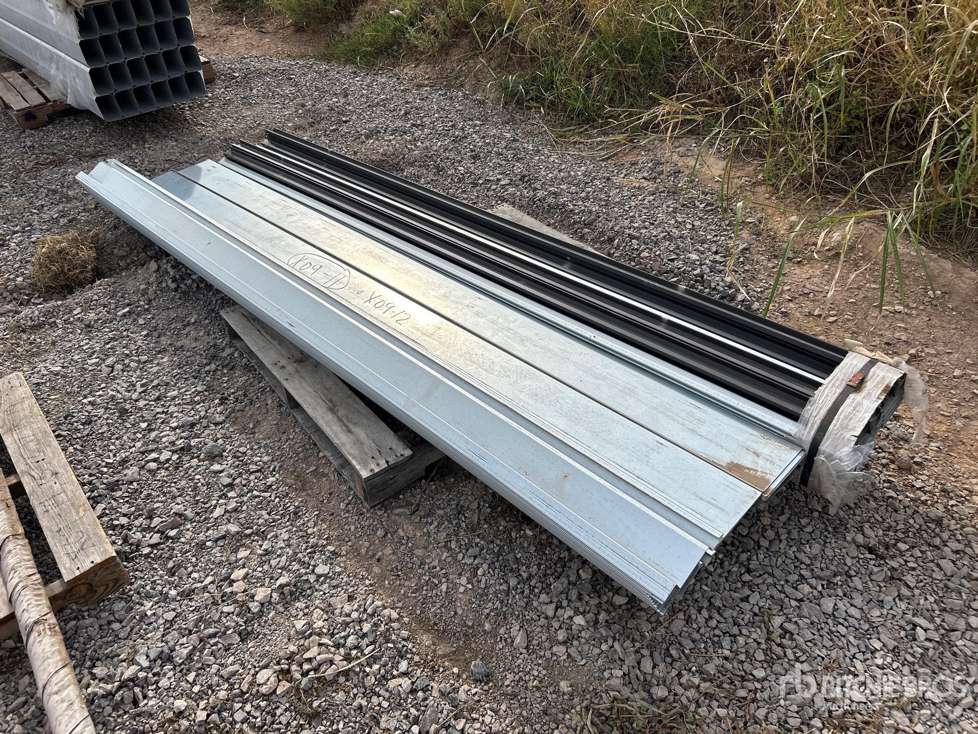 General Appearance with Foto, angolo anteriore sinistro