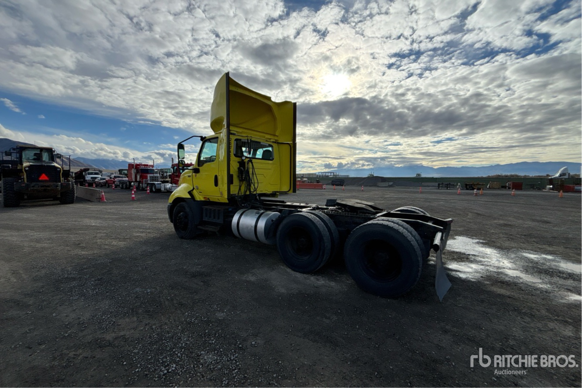 General Appearance with Bild, Ecke hinten links