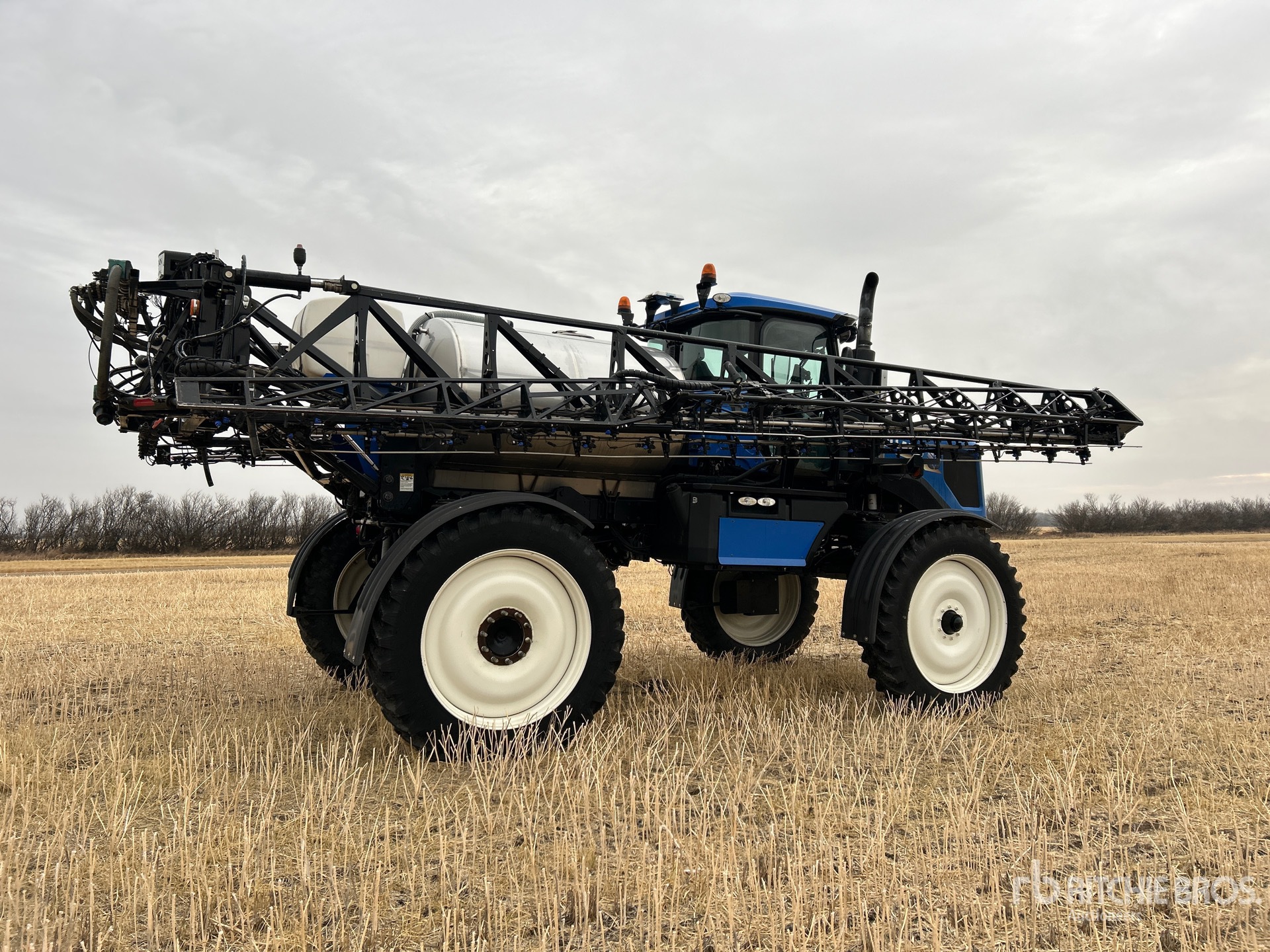 Aspect général with Image, coin arrière droit