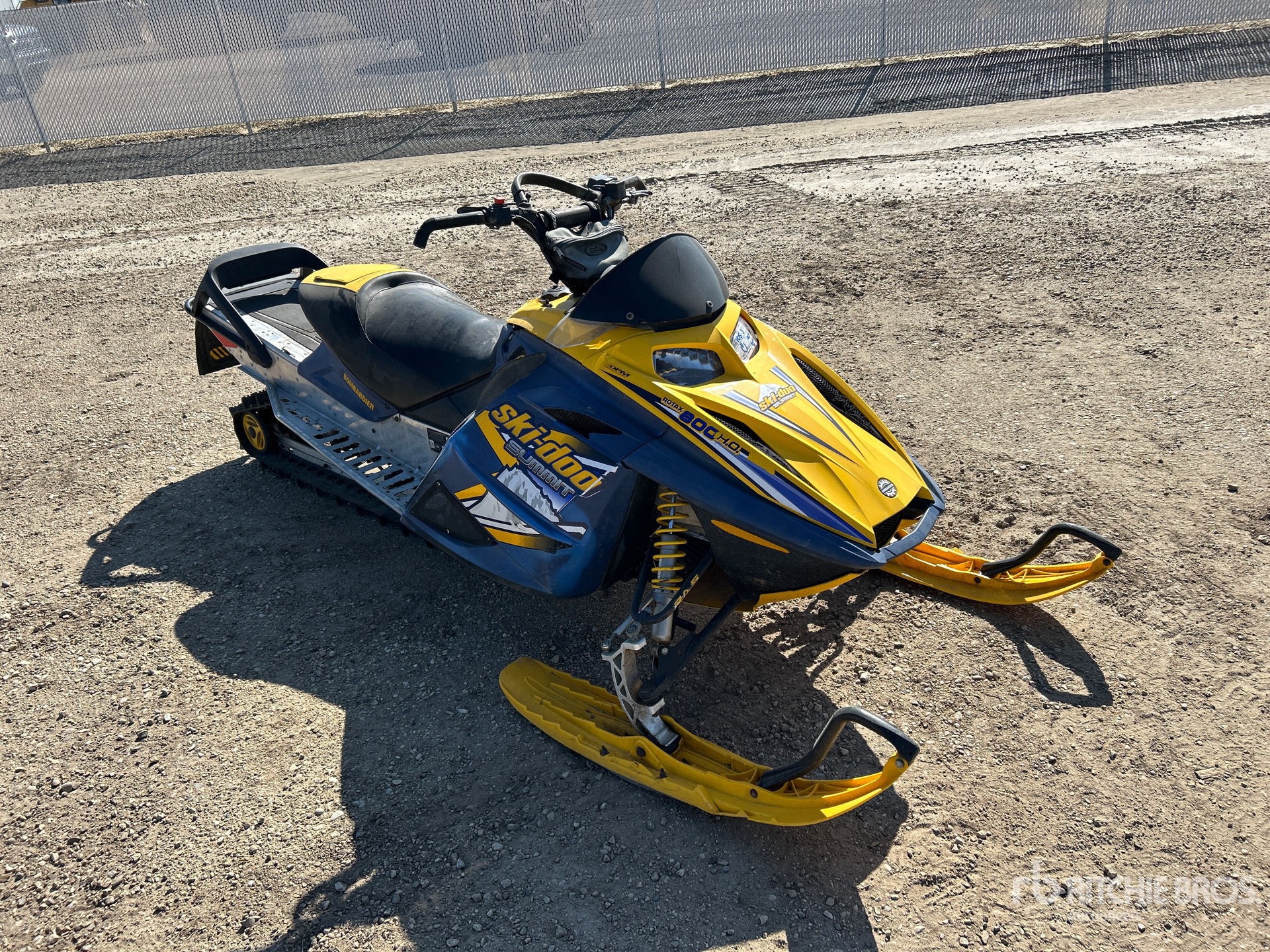 General Appearance with Bild, Ecke vorne rechts