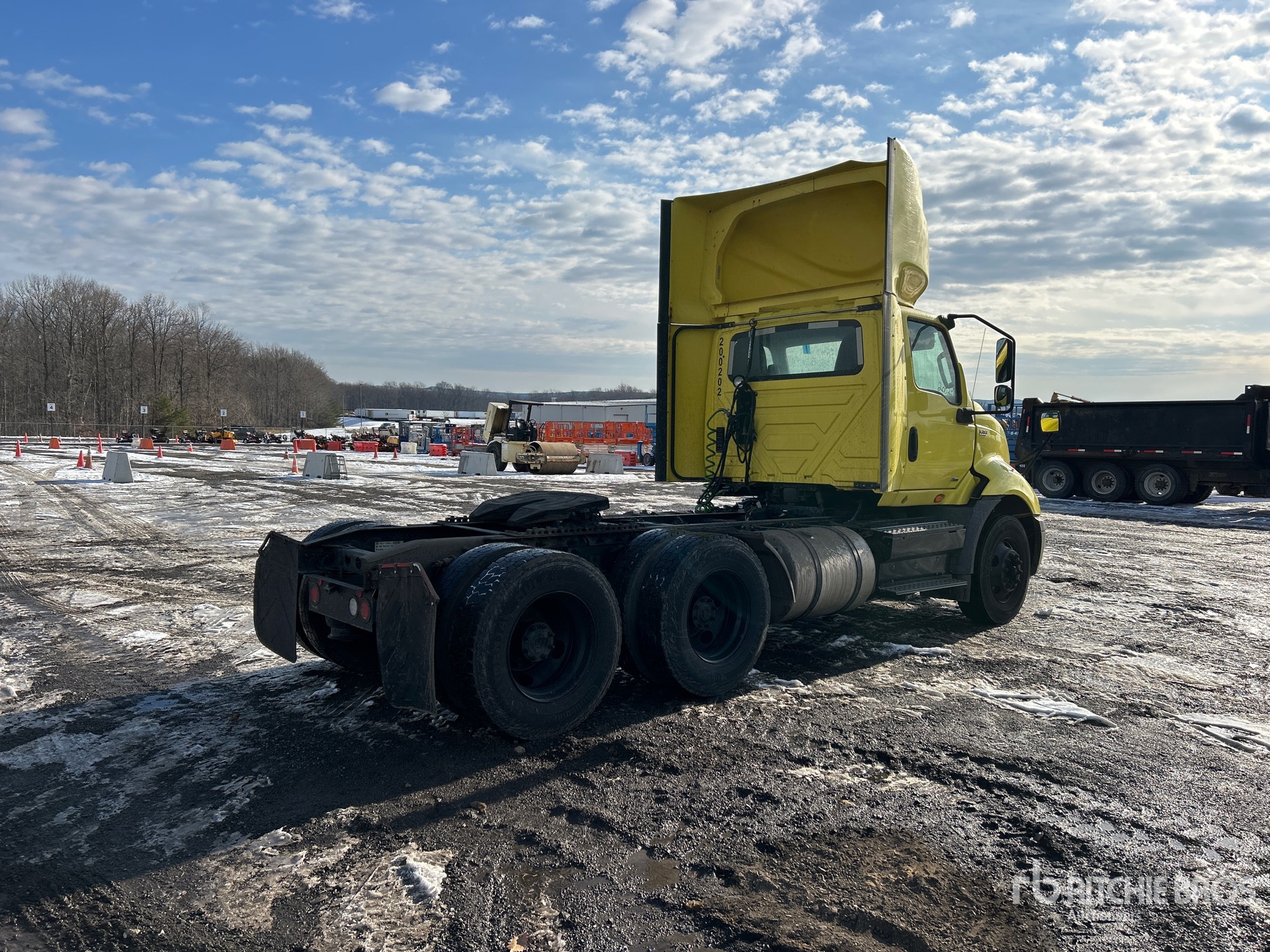 Aspect général with Image, coin arrière droit