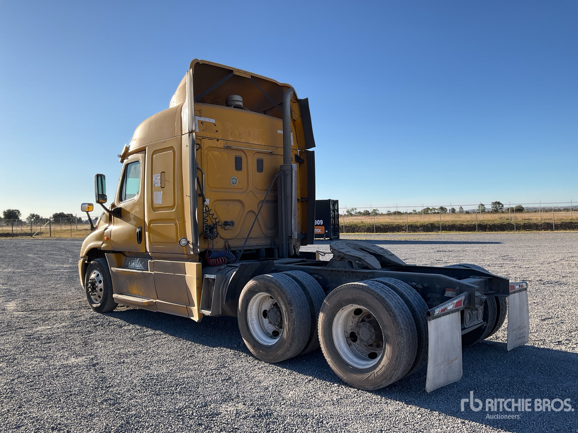 General Appearance with Foto, angolo posteriore sinistro