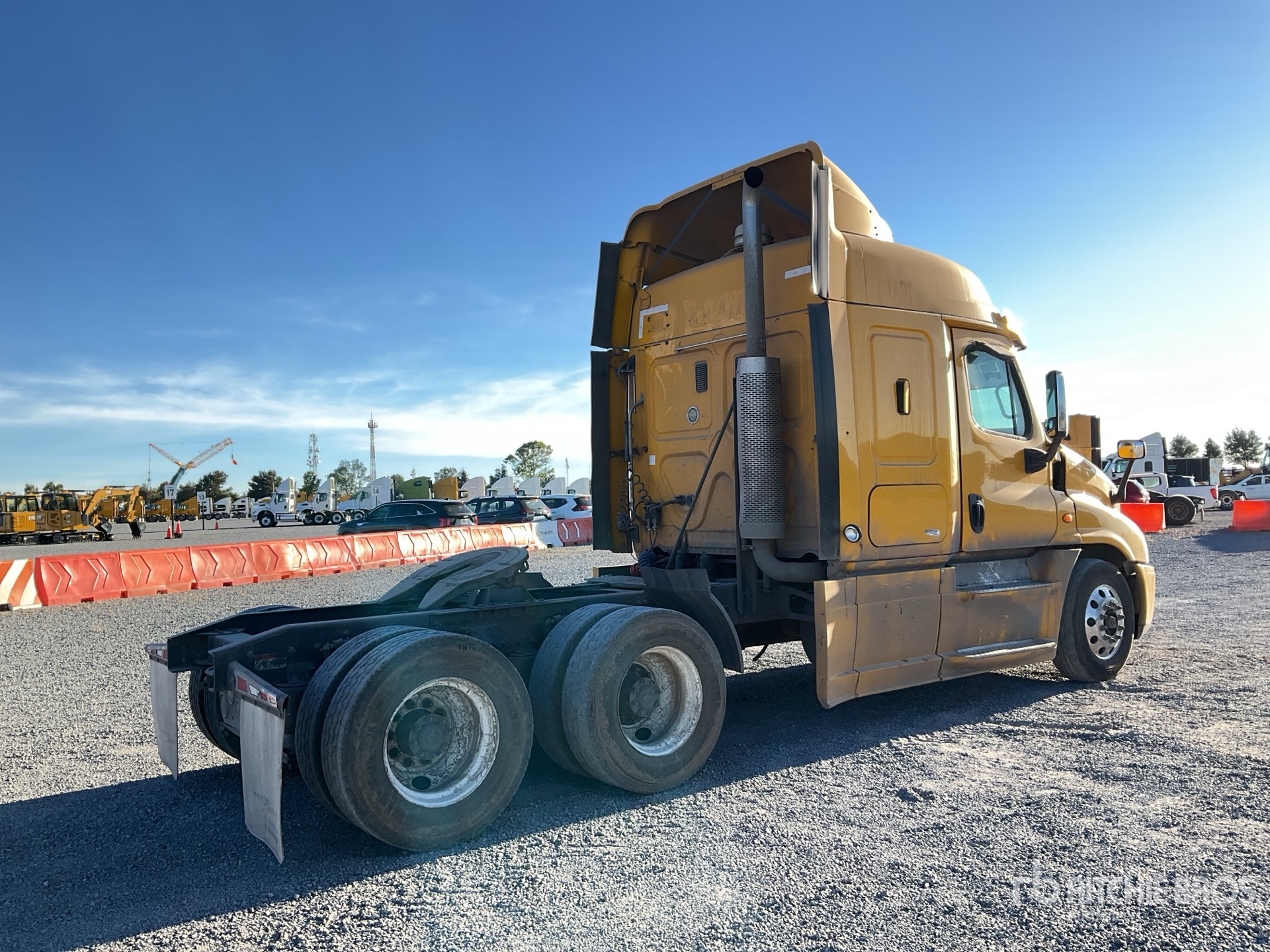 General Appearance with Foto, angolo anteriore sinistro