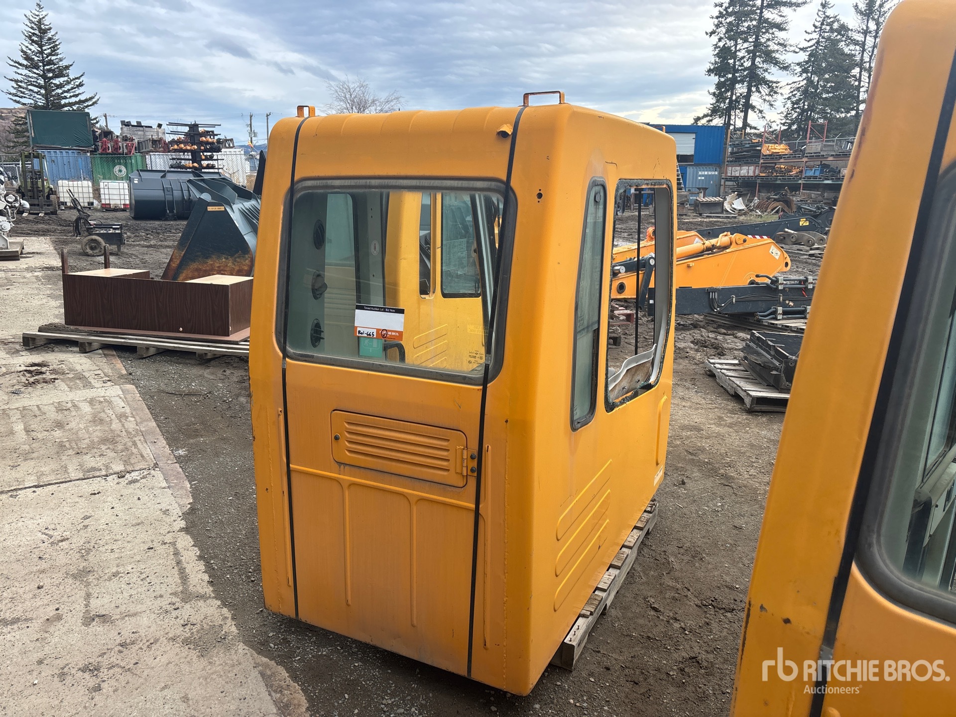 General Appearance with Bild, Ecke hinten rechts