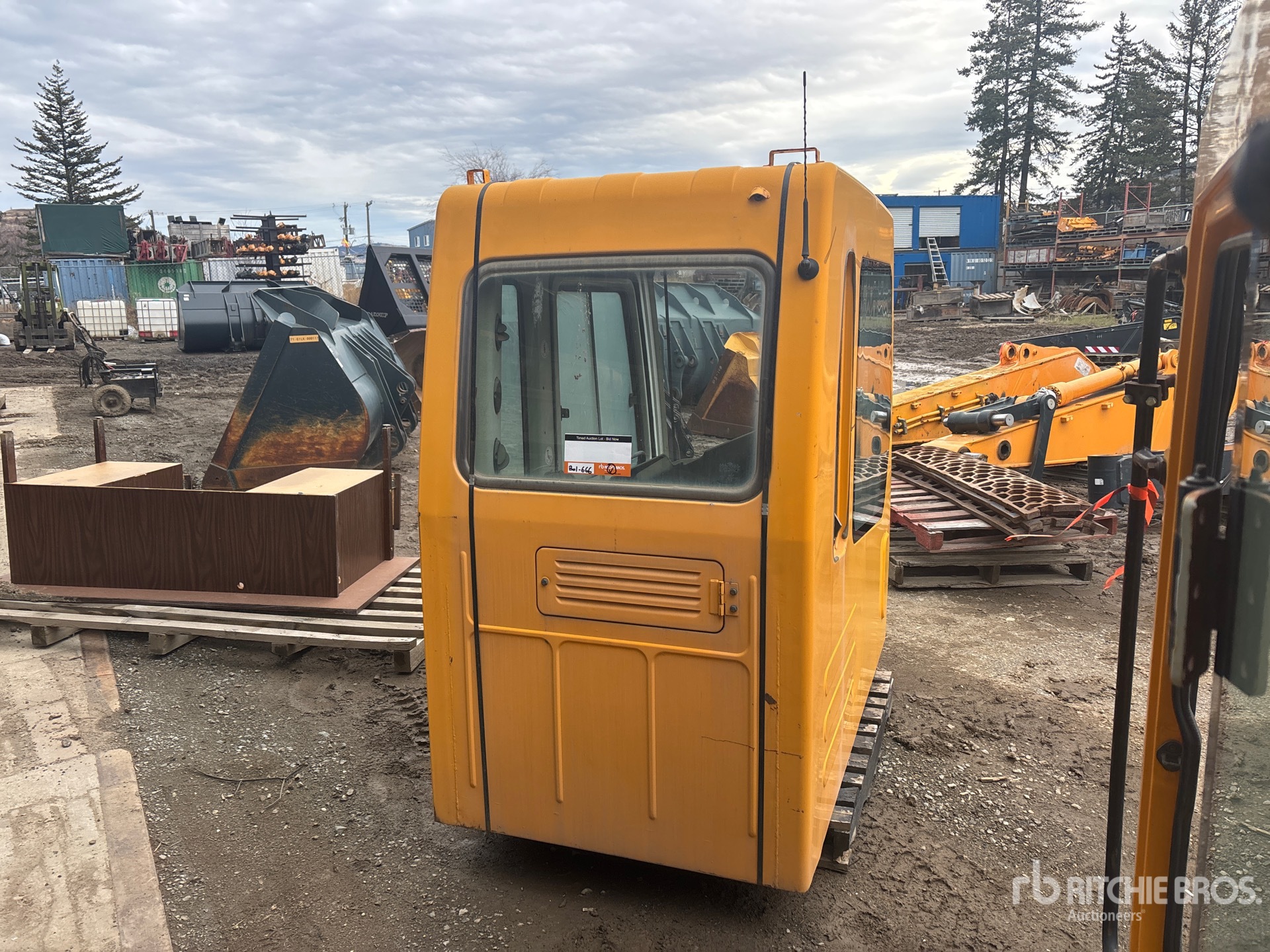 General Appearance with Bild, Ecke hinten rechts