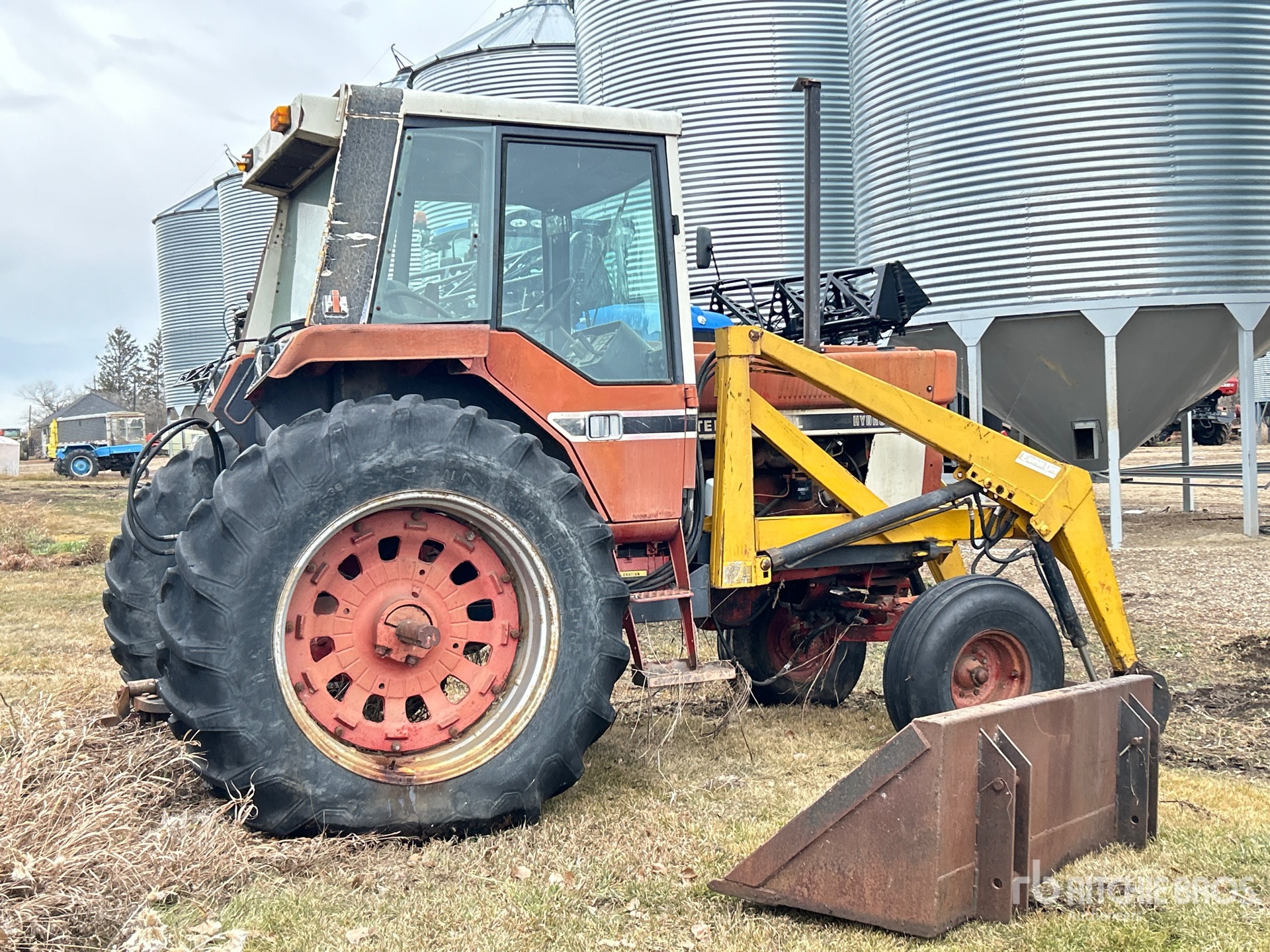 General Appearance with Foto, angolo anteriore sinistro