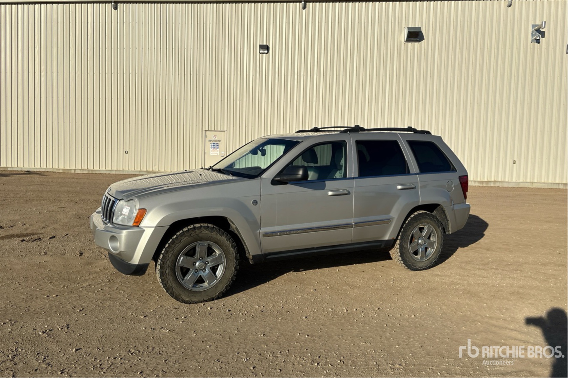 General Appearance with Foto, angolo anteriore sinistro