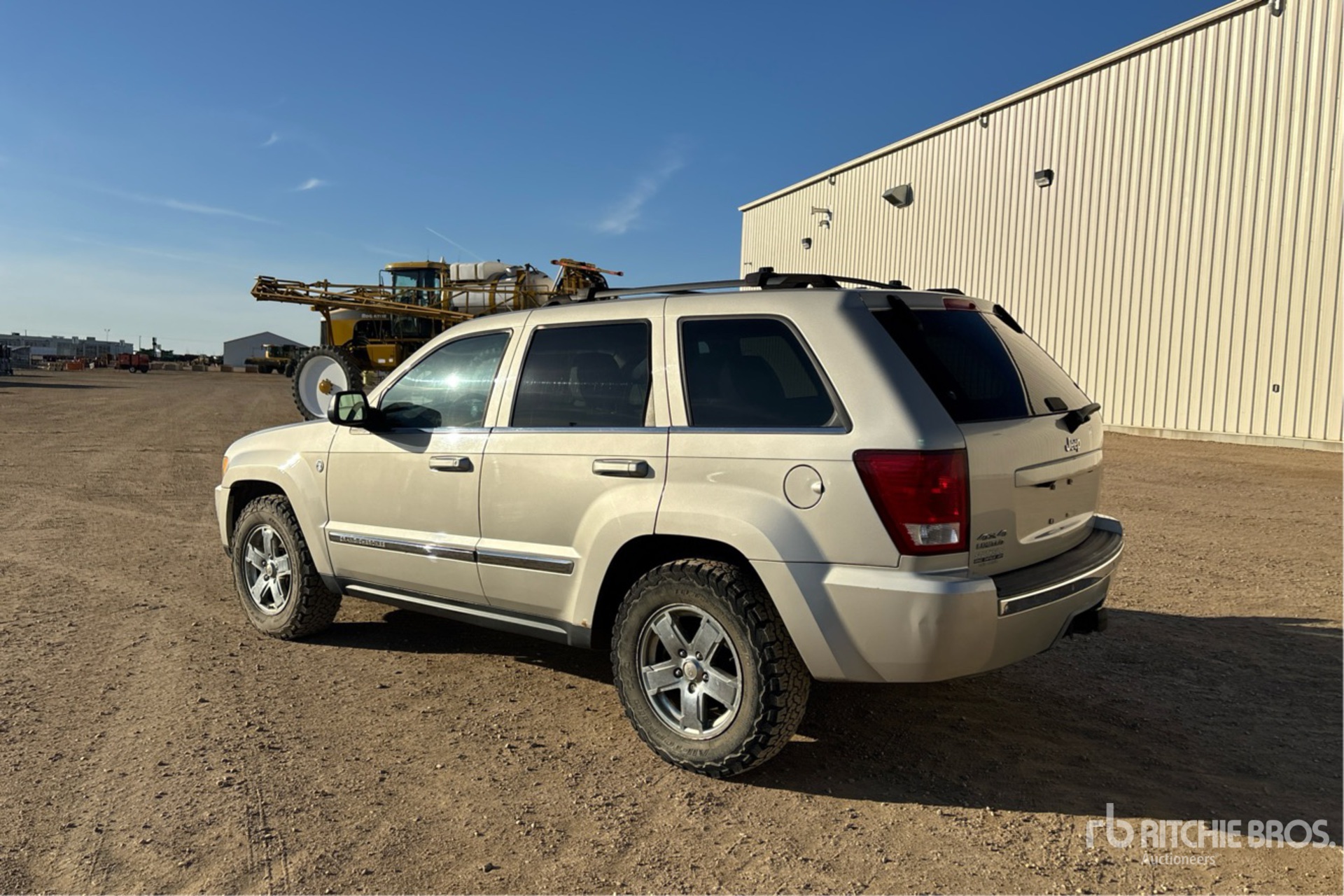 General Appearance with Foto, angolo posteriore sinistro