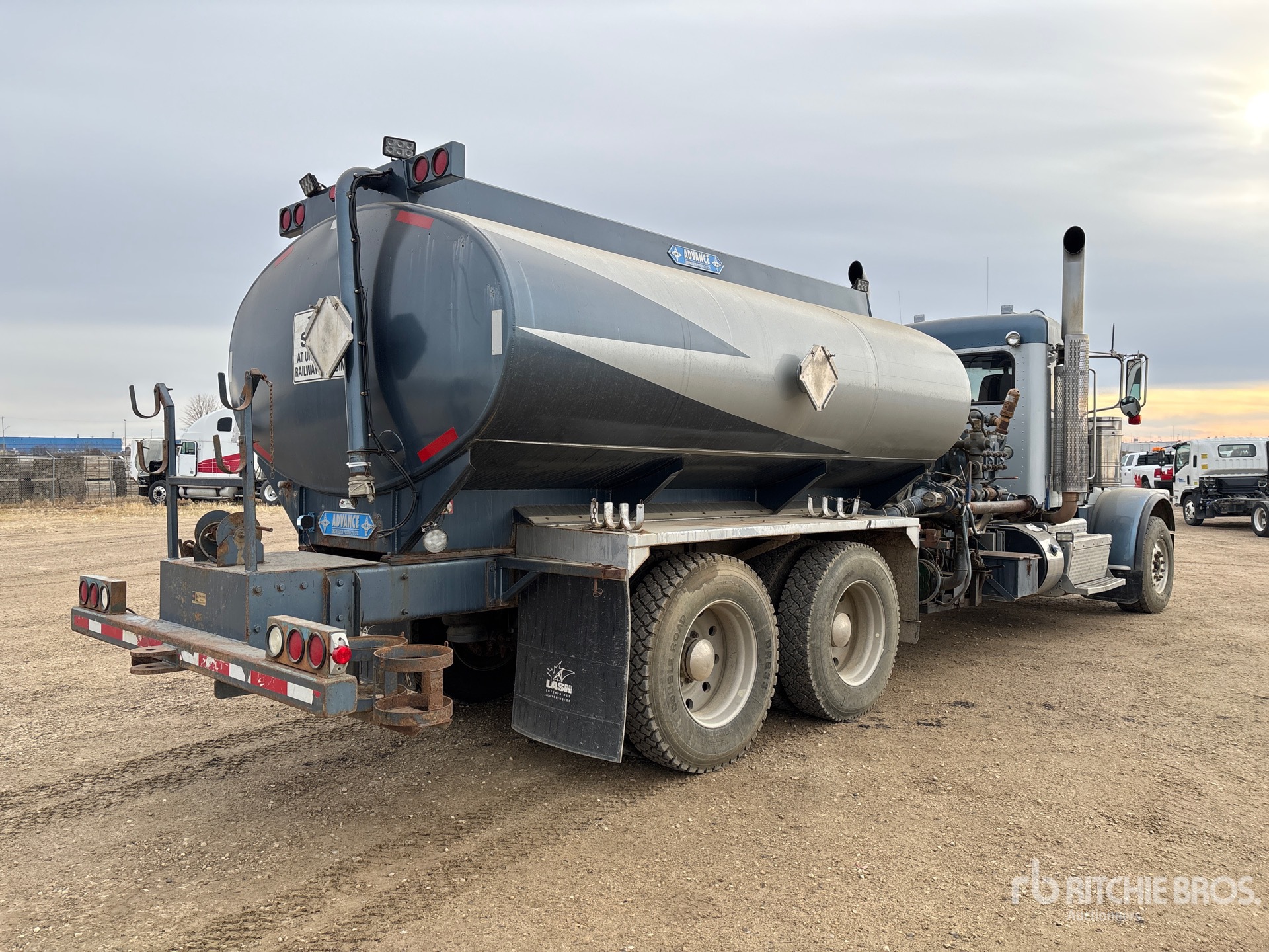 Aspect général with Image, coin arrière droit