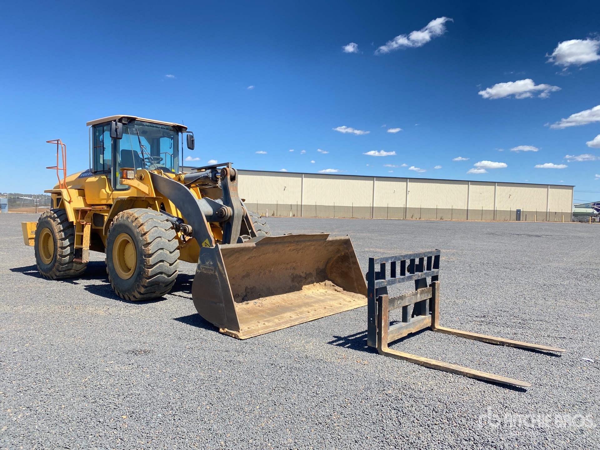 General Appearance with Picture, Right Front Corner