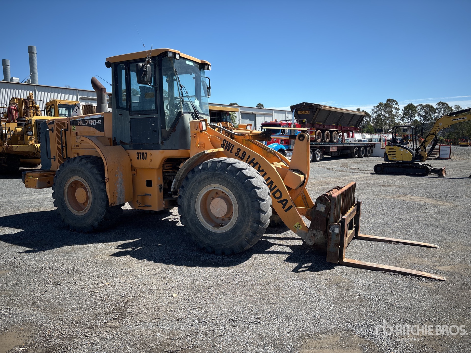 General Appearance with Picture, Right Front Corner